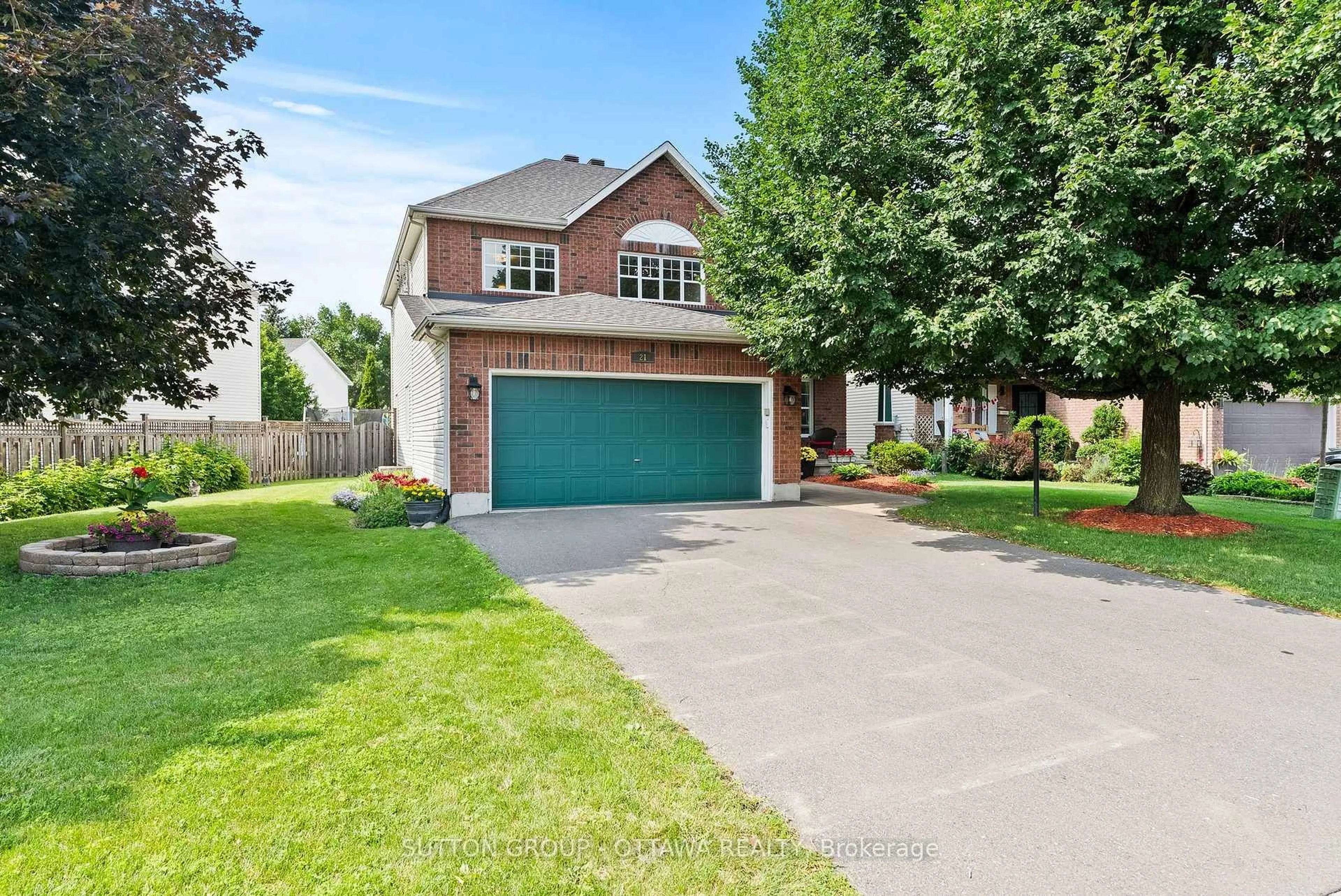 A pic from outside/outdoor area/front of a property/back of a property/a pic from drone, street for 21 Avonmore Cres, Ottawa Ontario K2G 6J7