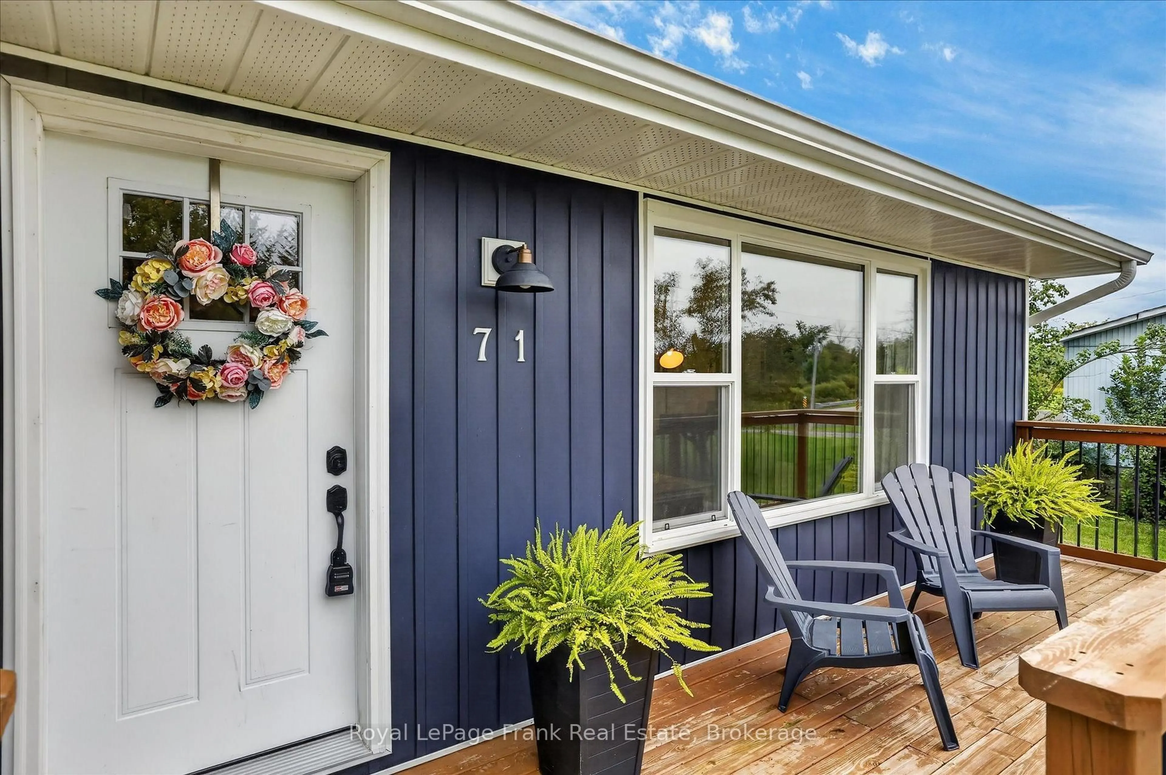 Home with vinyl exterior material, water/lake/river/ocean view for 71 Queen St, Kawartha Lakes Ontario K0L 2W0