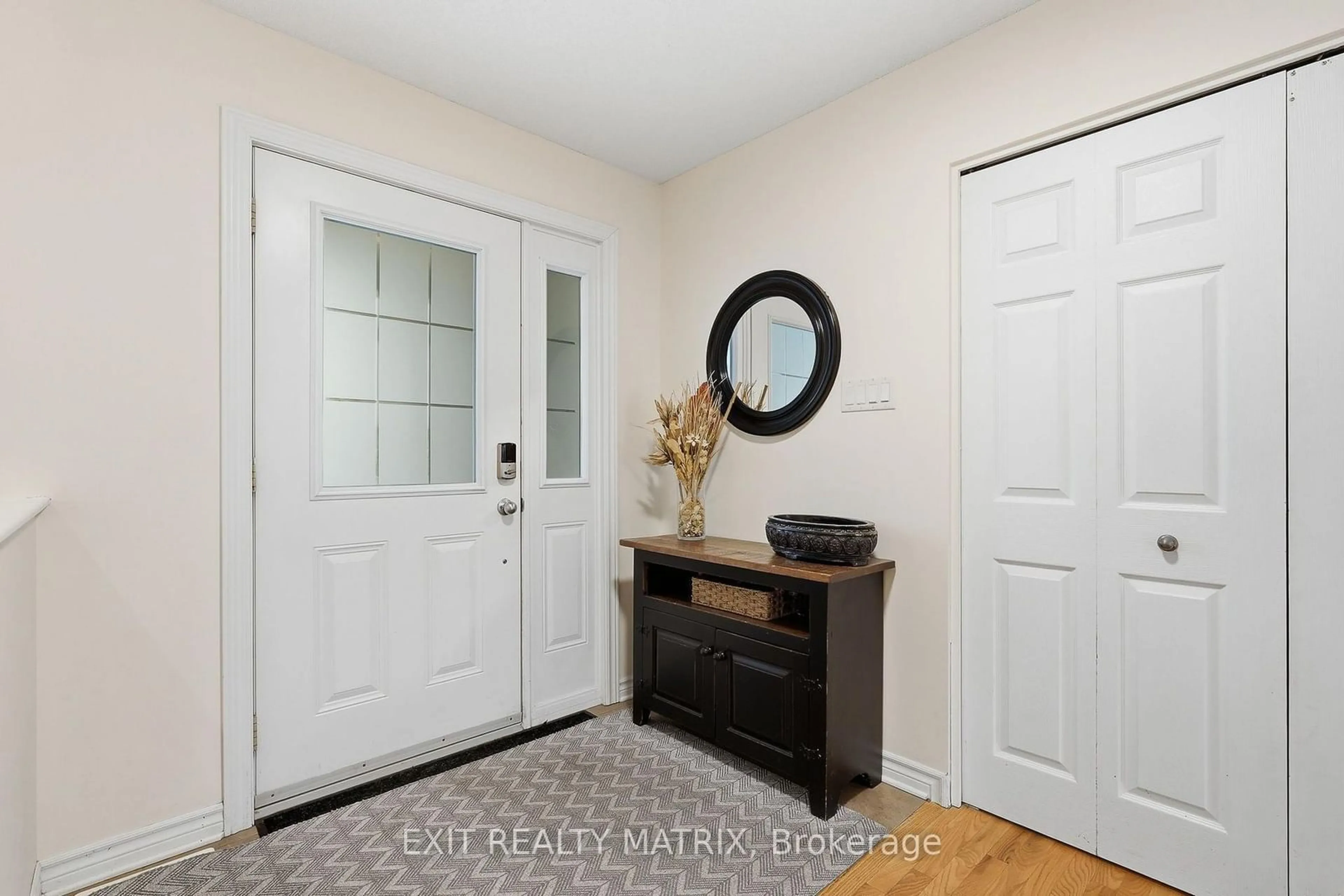 Indoor entryway for 134 Lachaine St, Russell Ontario K0A 1W0