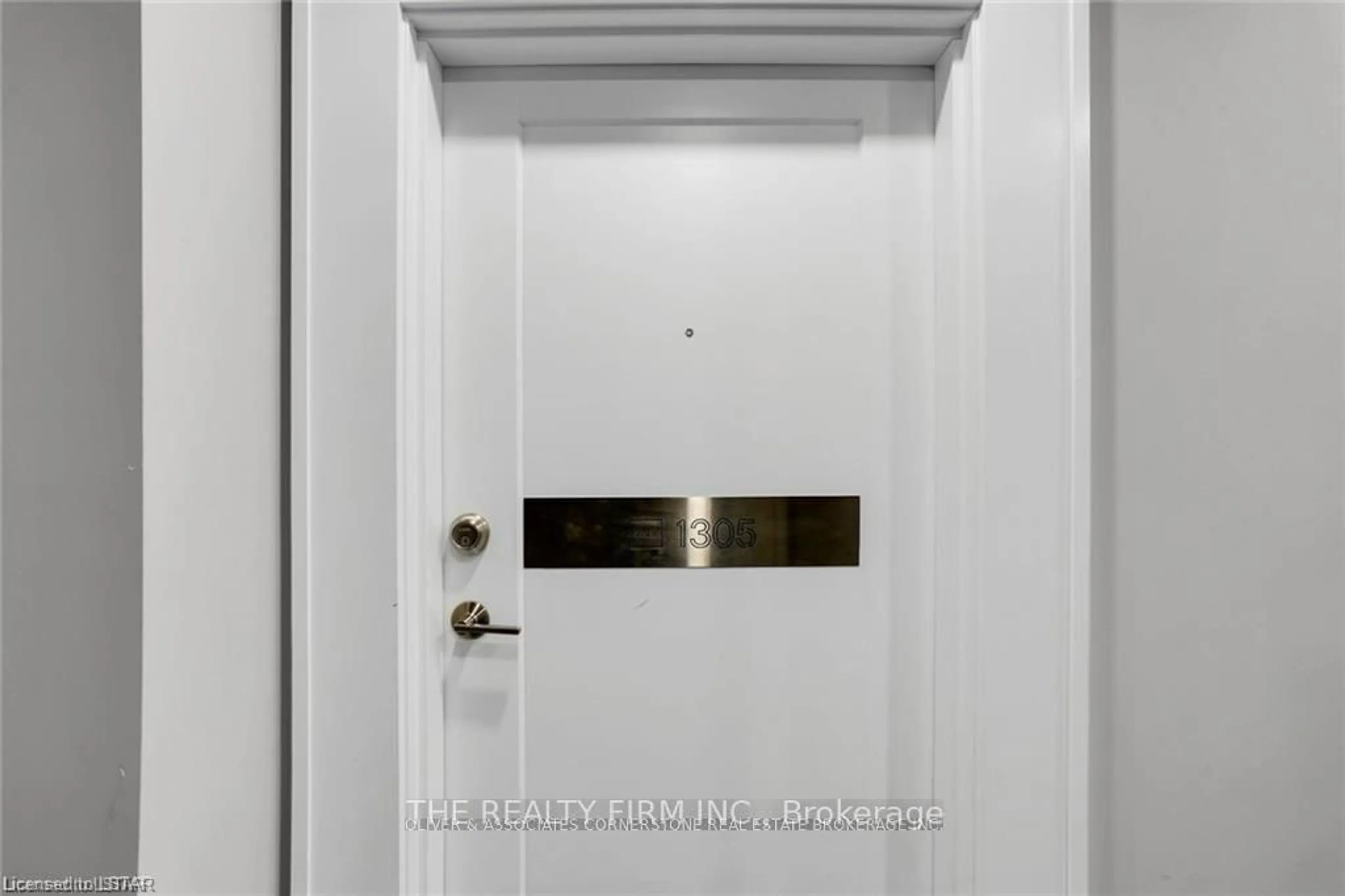 Indoor foyer for 505 Talbot St #1305, London East Ontario N6A 2S6