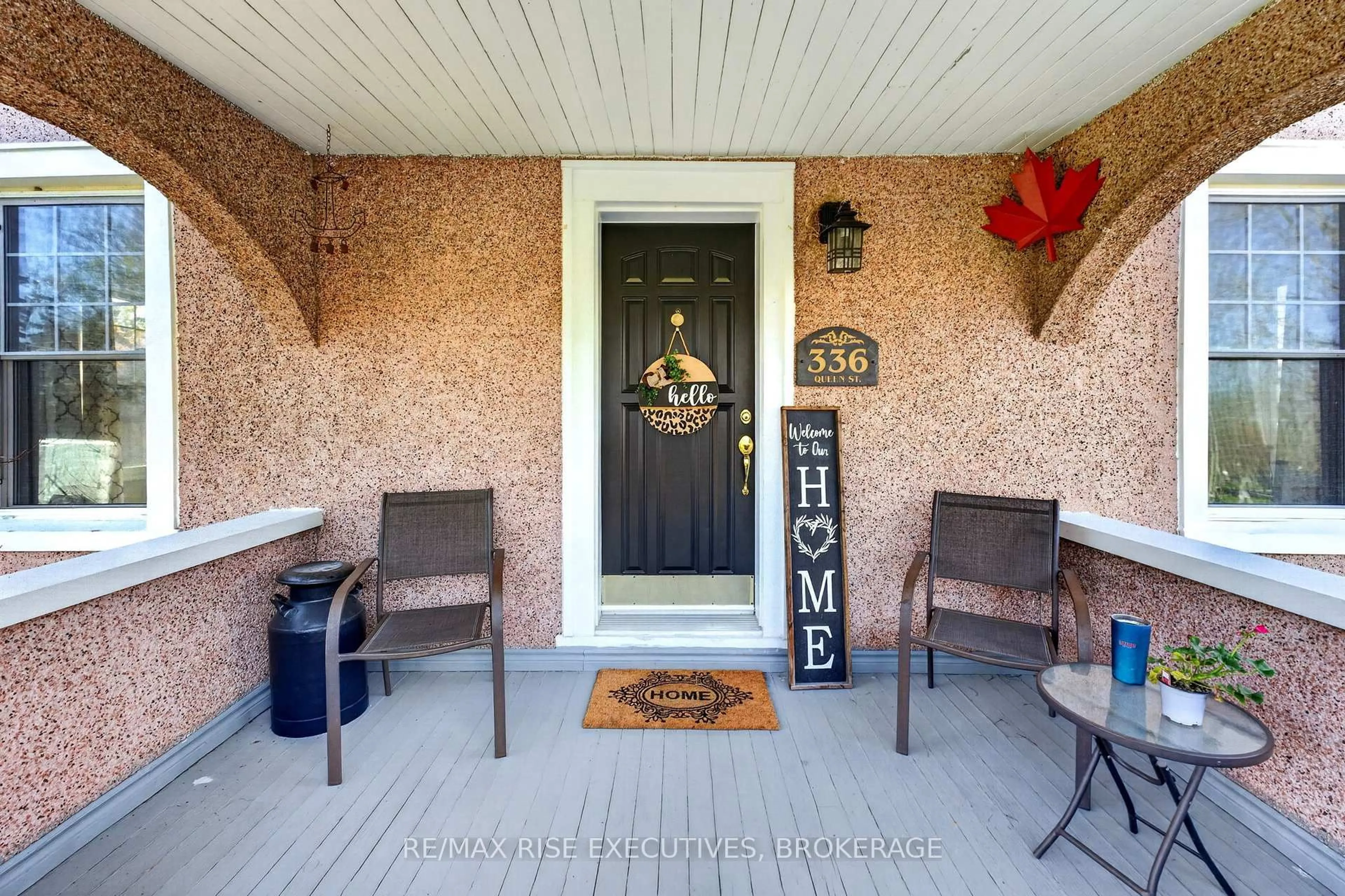 Indoor entryway for 336 Queen St, Bath Ontario K0H 1G0