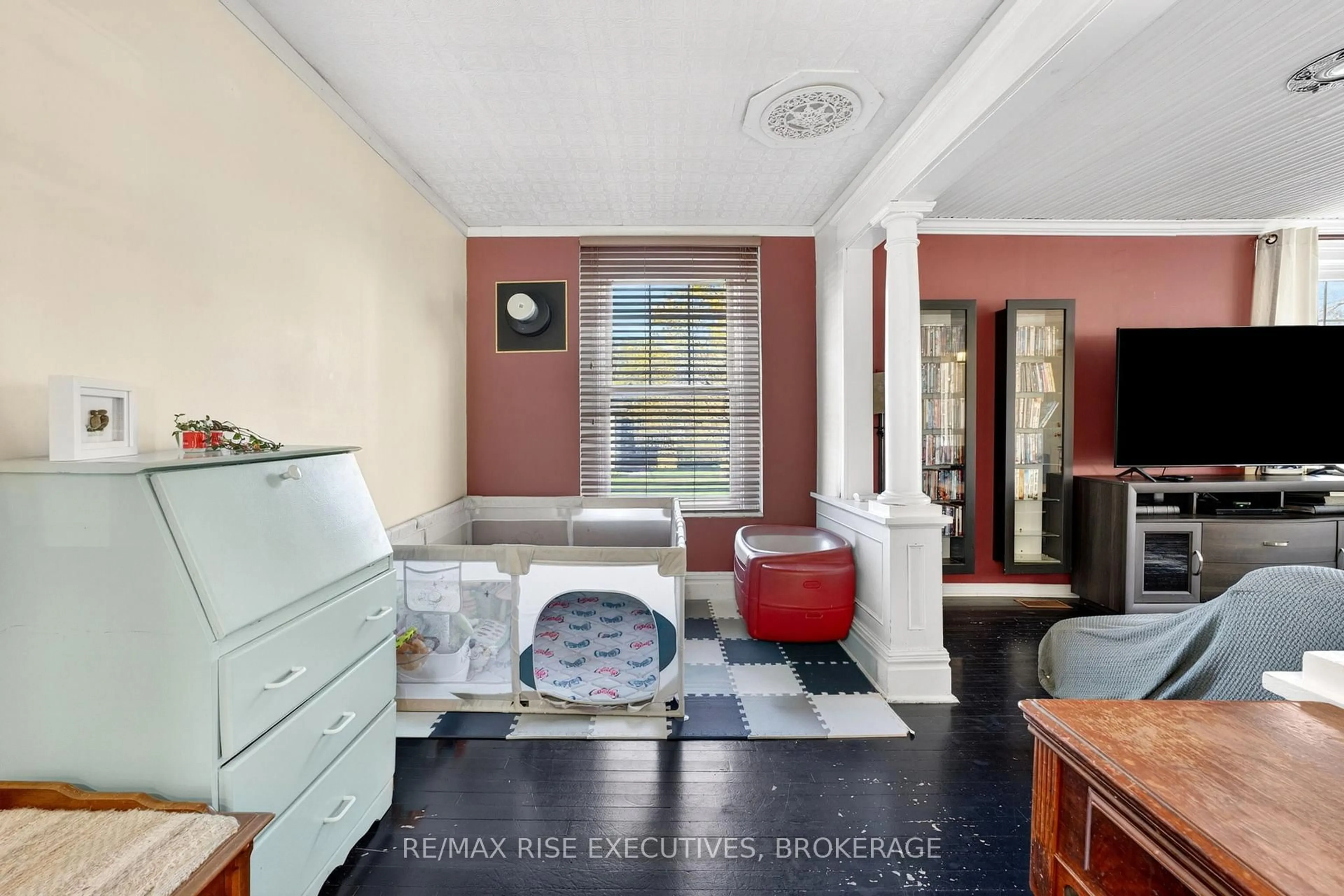 Laundry room for 336 Queen St, Bath Ontario K0H 1G0