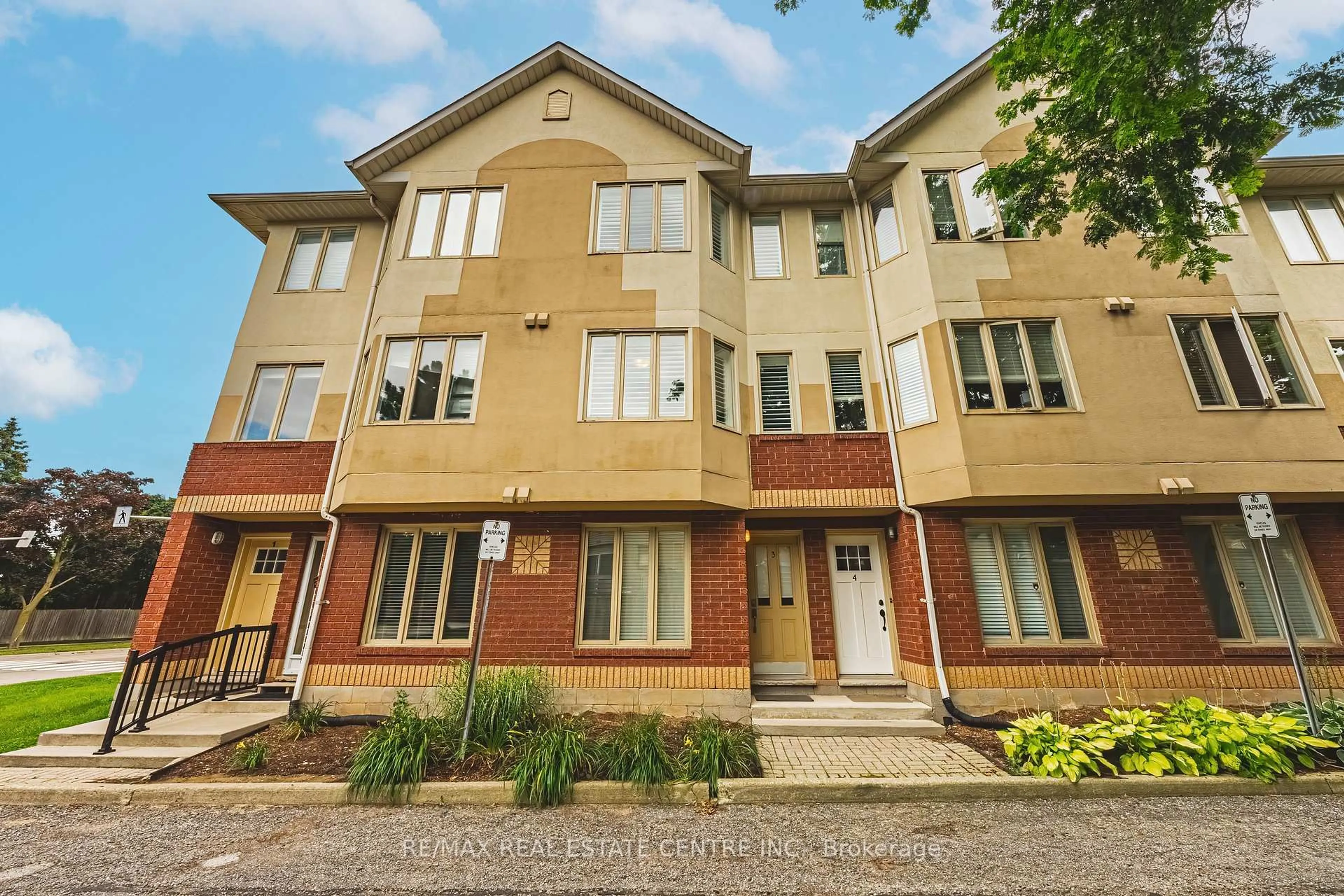 Unknown for 266 LIMERIDGE Rd #3, Hamilton Ontario L9A 2S7