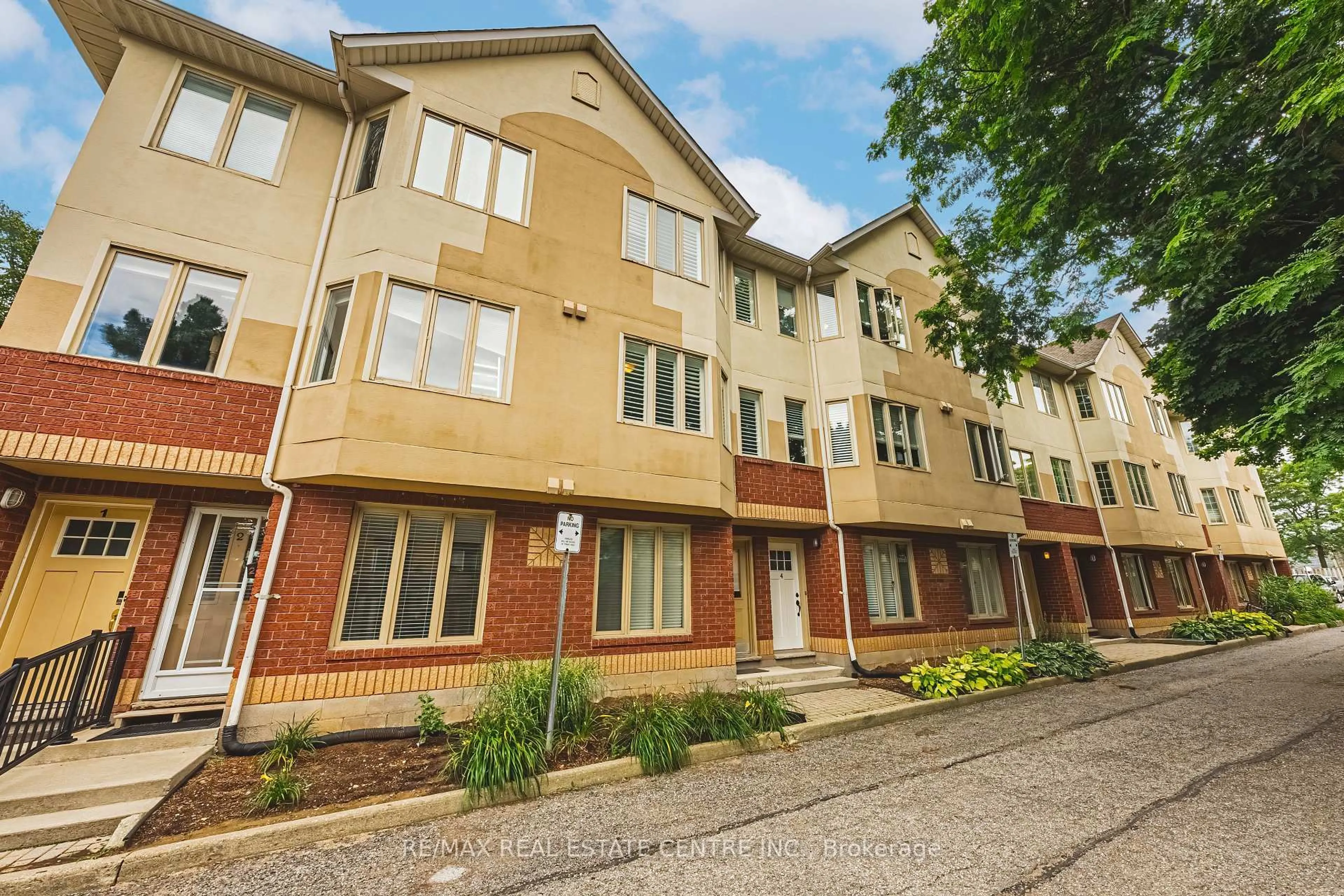 Unknown for 266 LIMERIDGE Rd #3, Hamilton Ontario L9A 2S7