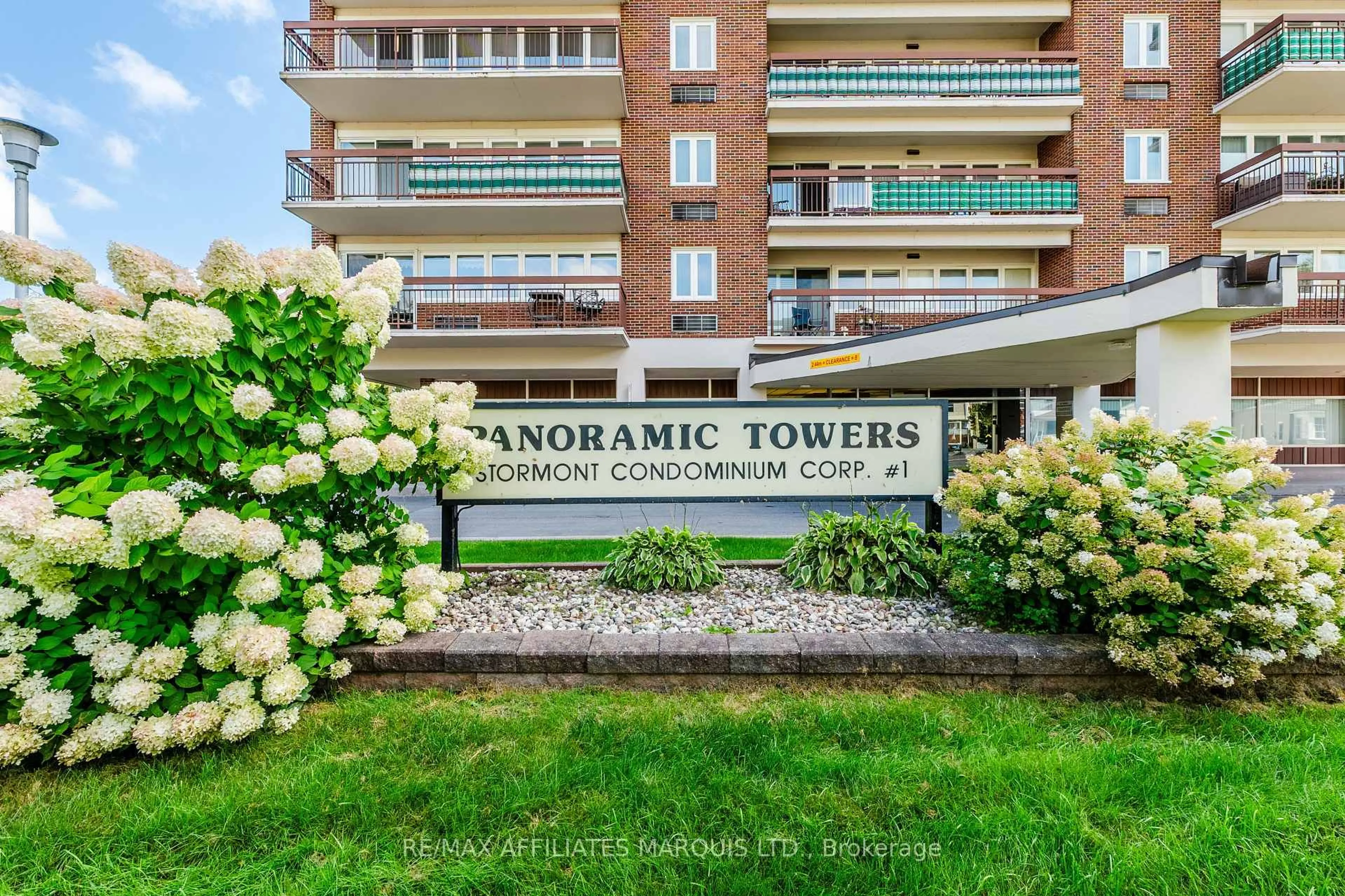 Indoor foyer for 308 Second St #806, Cornwall Ontario K6H 1Y9