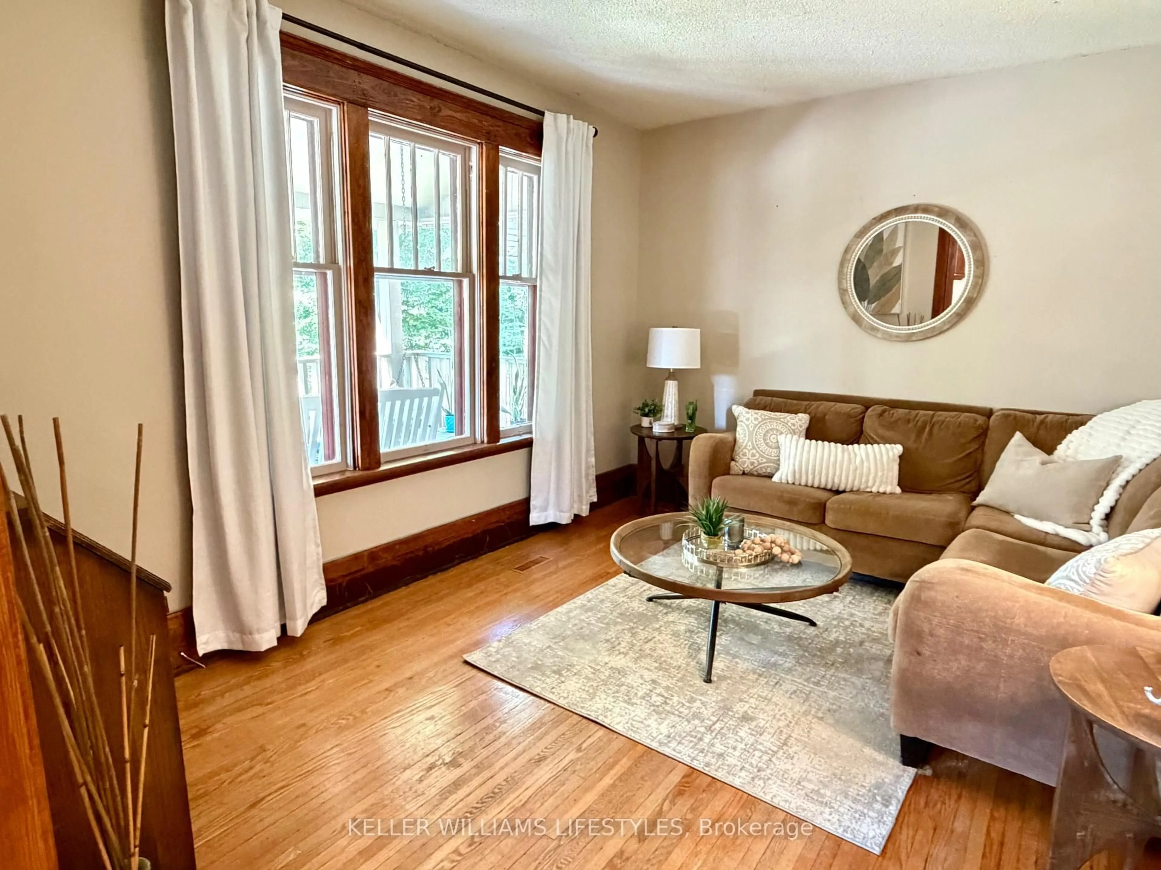 Living room with furniture, wood/laminate floor for 5 Cove Rd, London South Ontario N6J 1H7