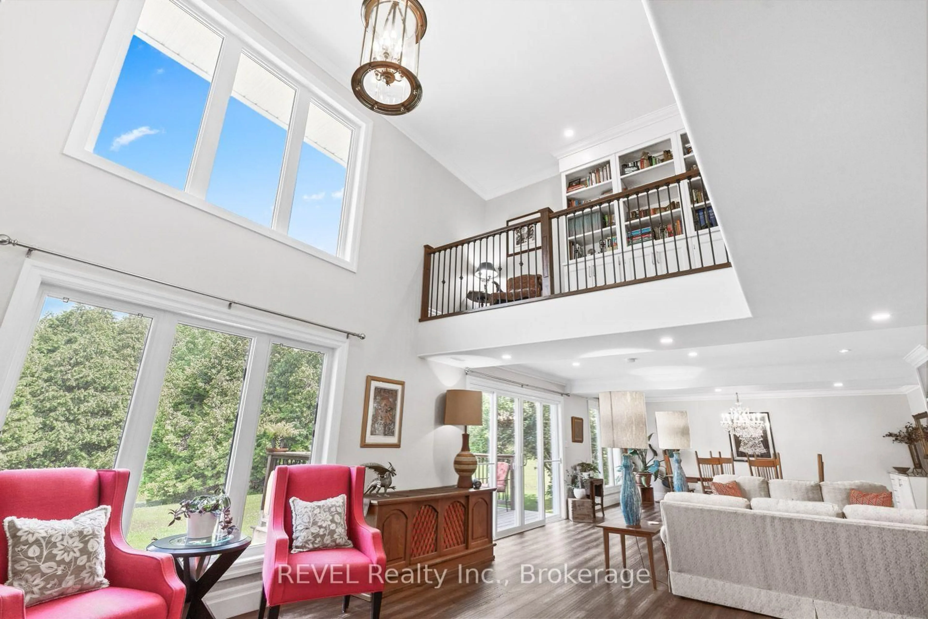 Indoor foyer for 208 Ski Hill Rd, Kawartha Lakes Ontario L0A 1A0