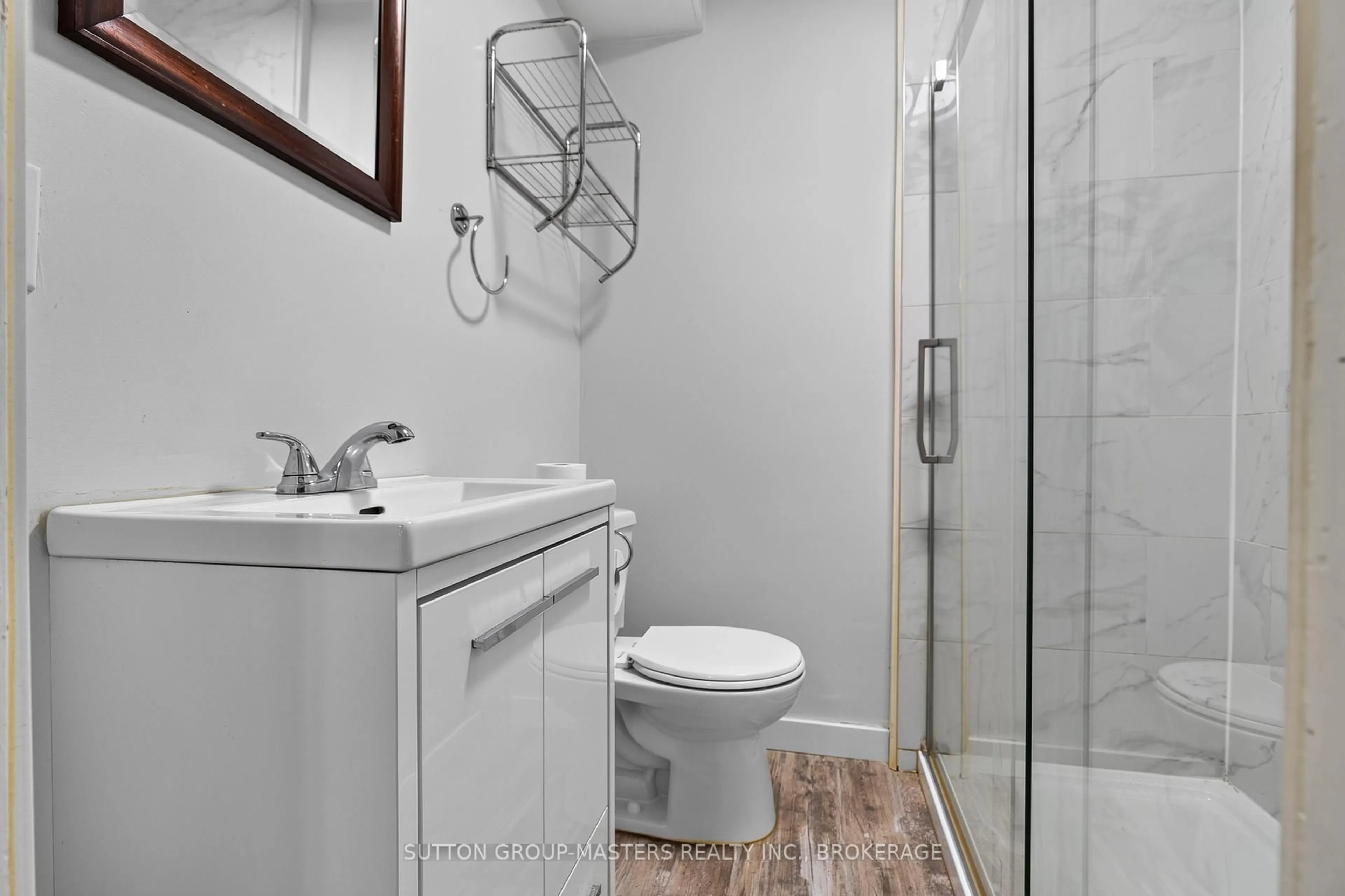 Standard bathroom, ceramic/tile floor for 378 Barrie St, Kingston Ontario K7K 3T4