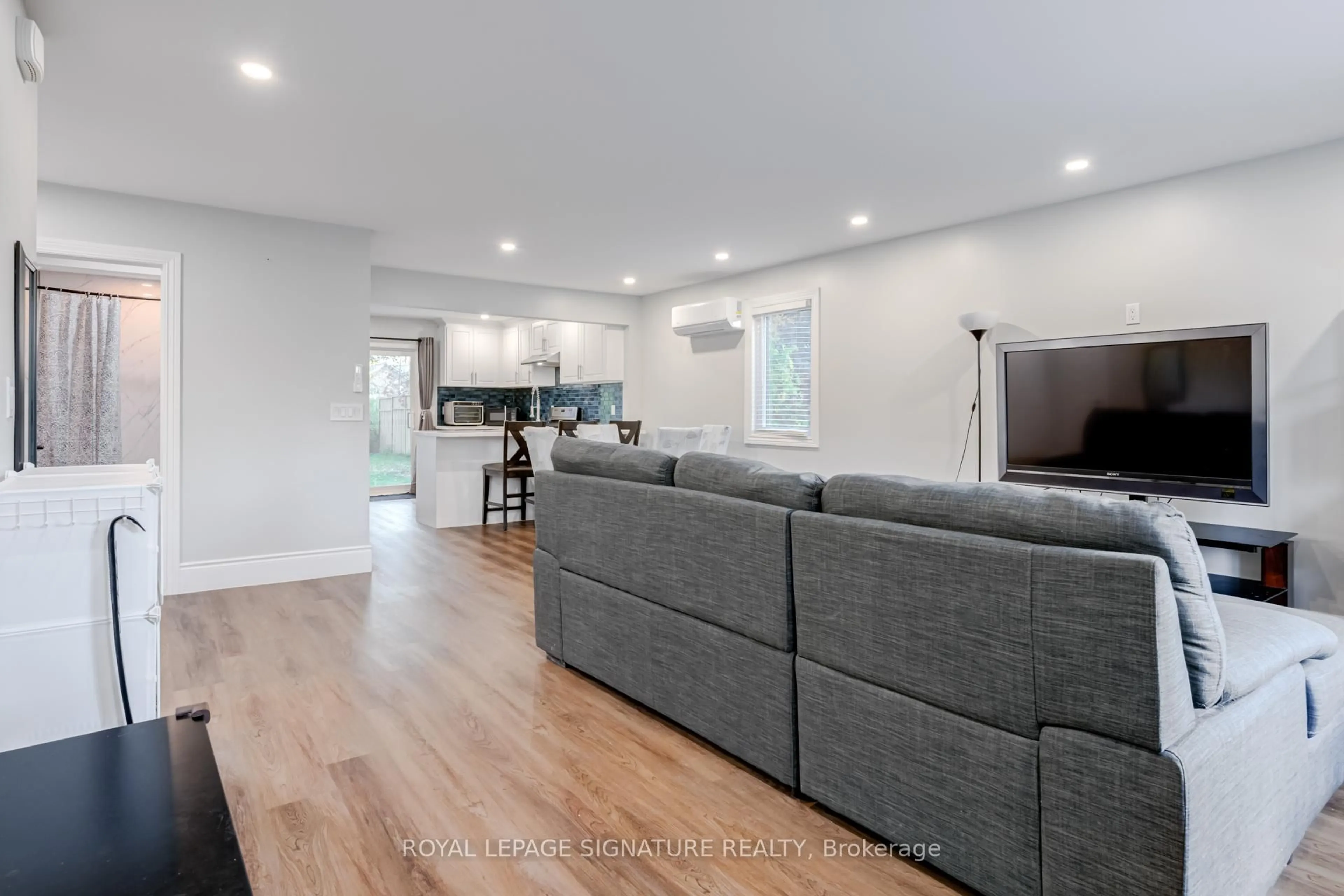 Living room with furniture, unknown for 8 Mountsberg Rd, Hamilton Ontario L0P 1B0