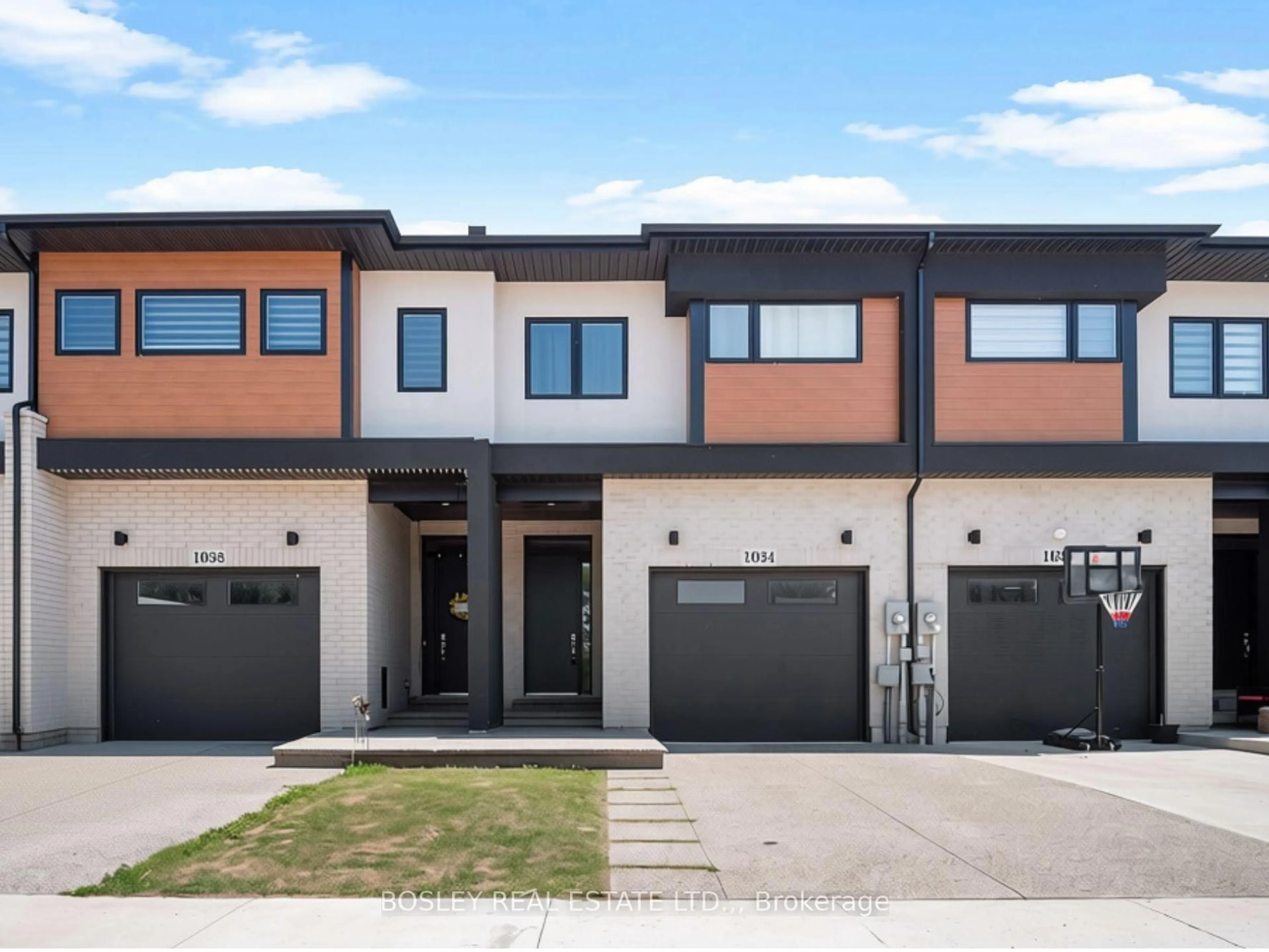 Home with brick exterior material, street for 1034 HANSLER Rd, Welland Ontario L3C 7M5