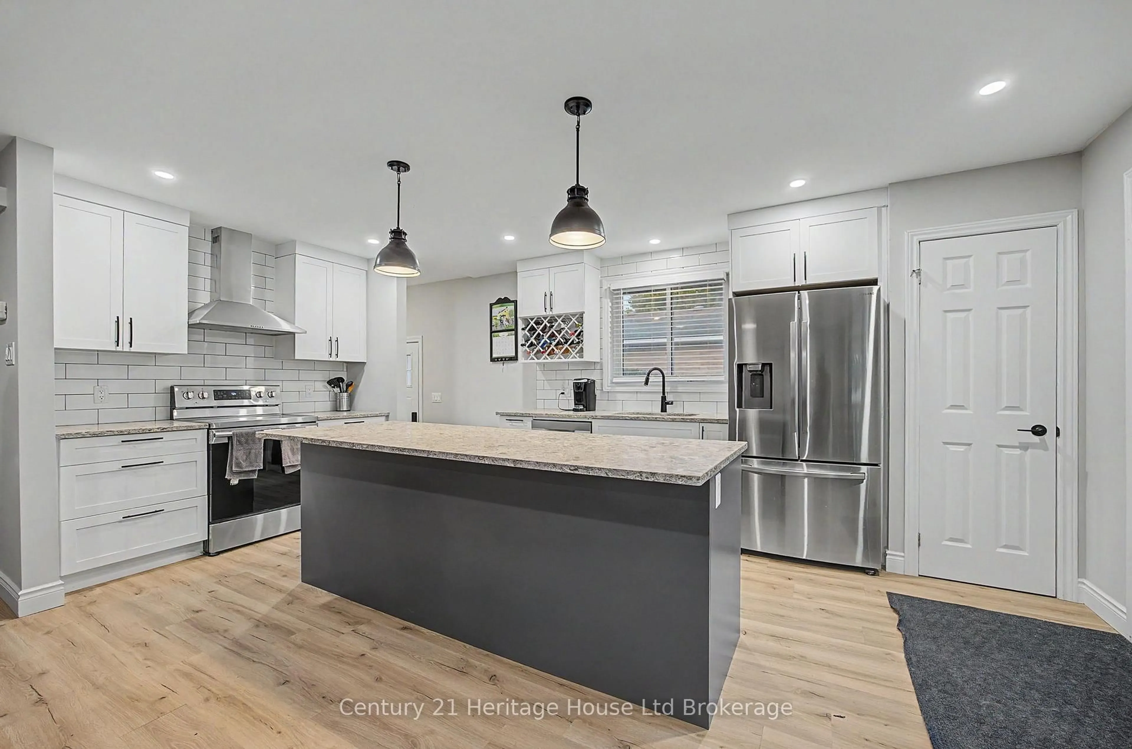 Open concept kitchen, ceramic/tile floor for 34 Centennial Ave, Tillsonburg Ontario N4G 4R6