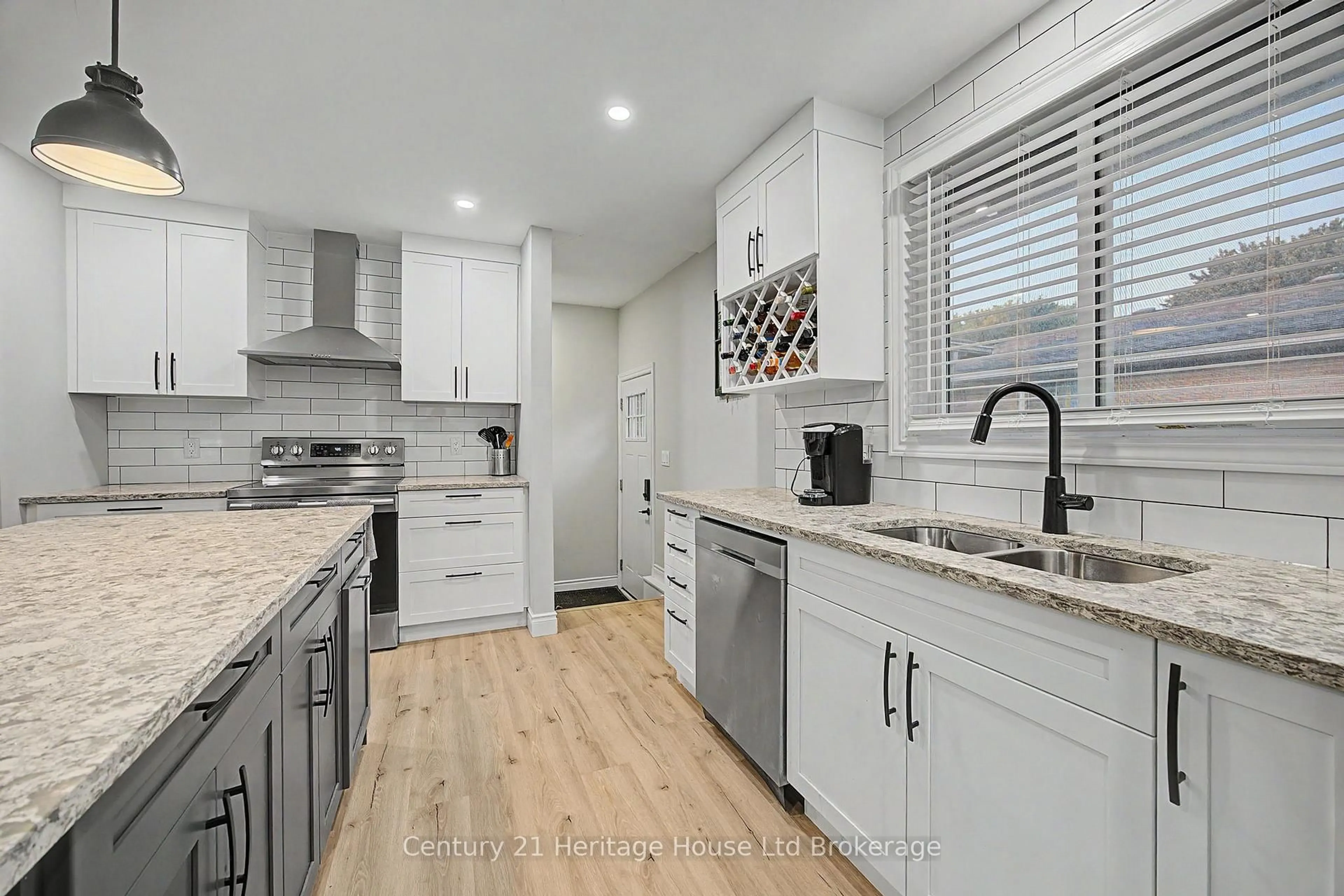 Open concept kitchen, ceramic/tile floor for 34 Centennial Ave, Tillsonburg Ontario N4G 4R6