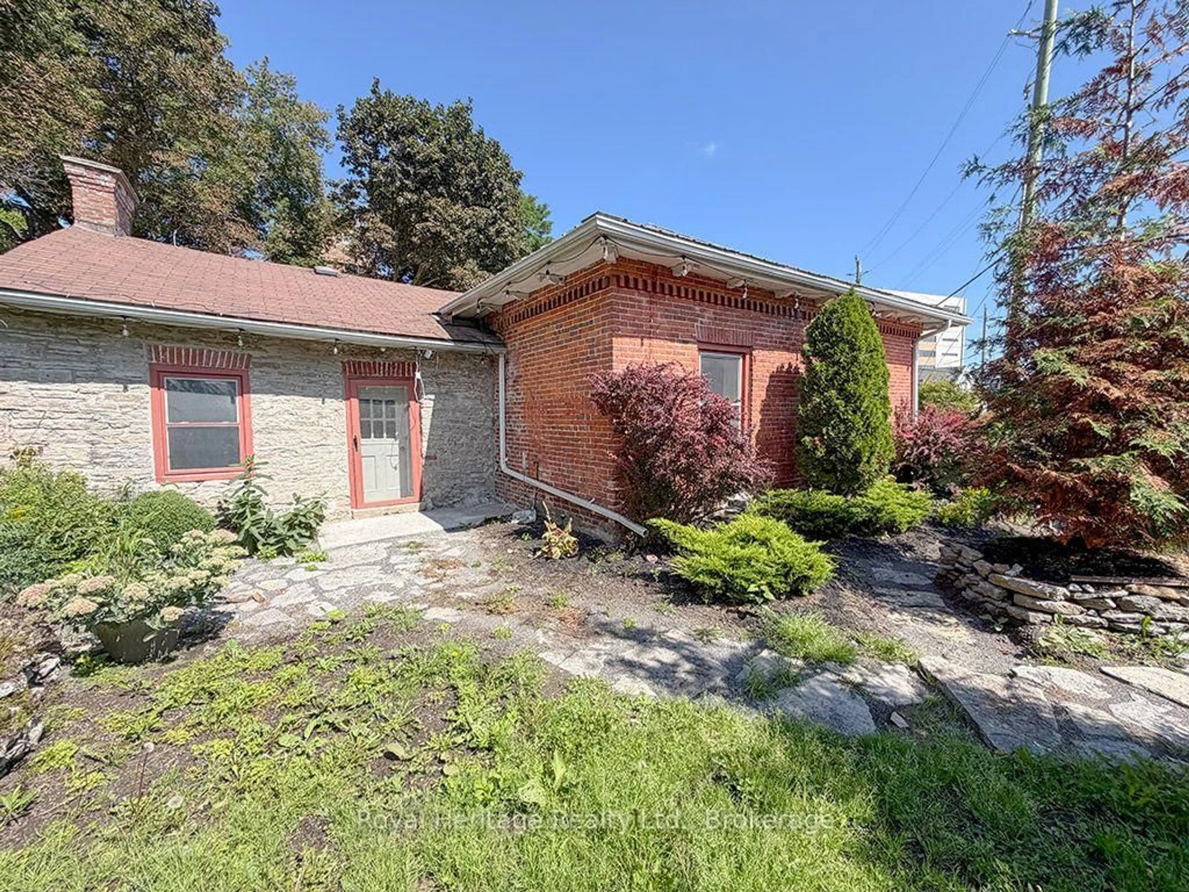 A pic from outside/outdoor area/front of a property/back of a property/a pic from drone, street for 6 Willard St, Belleville Ontario K8P 1C5