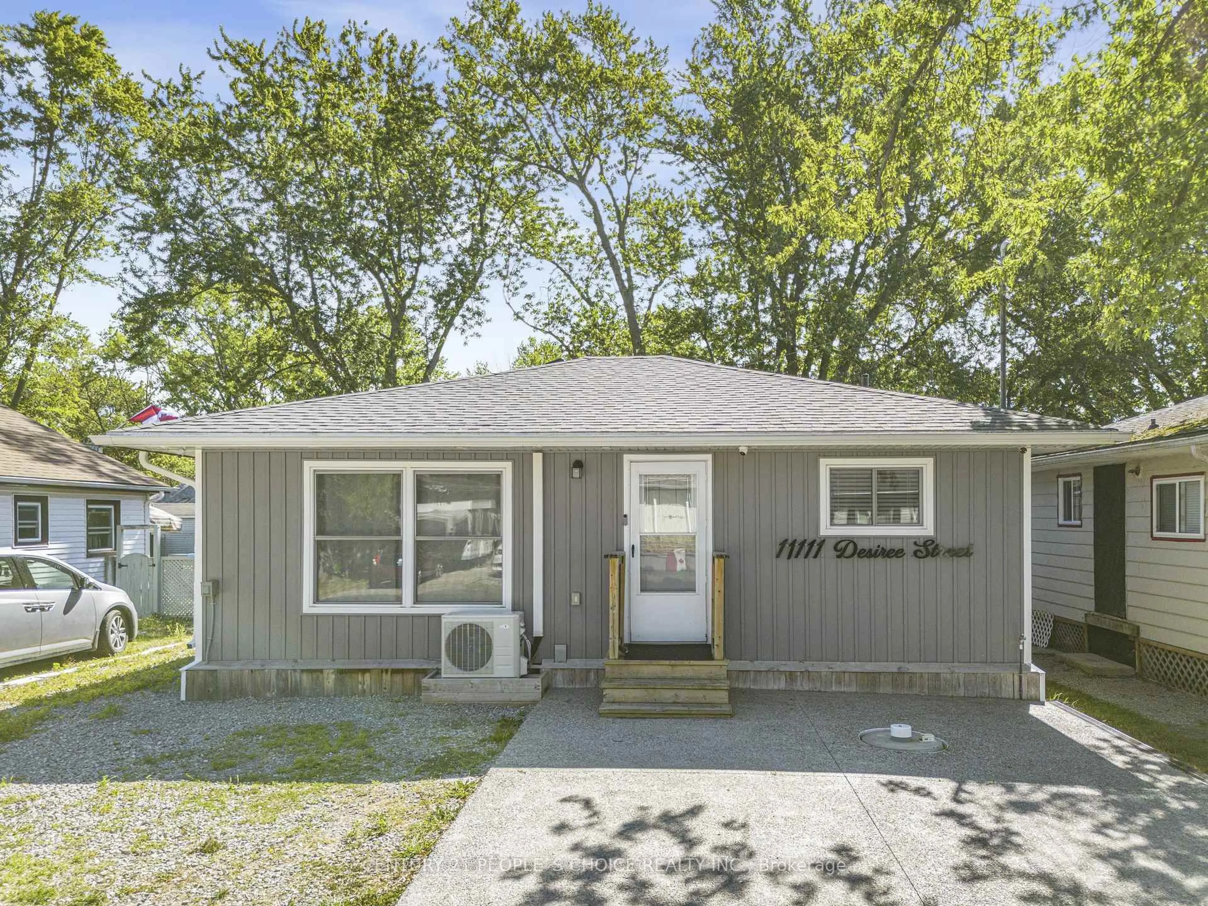 Home with vinyl exterior material, street for 11111 Desiree St, Wainfleet Ontario L3K 2S6