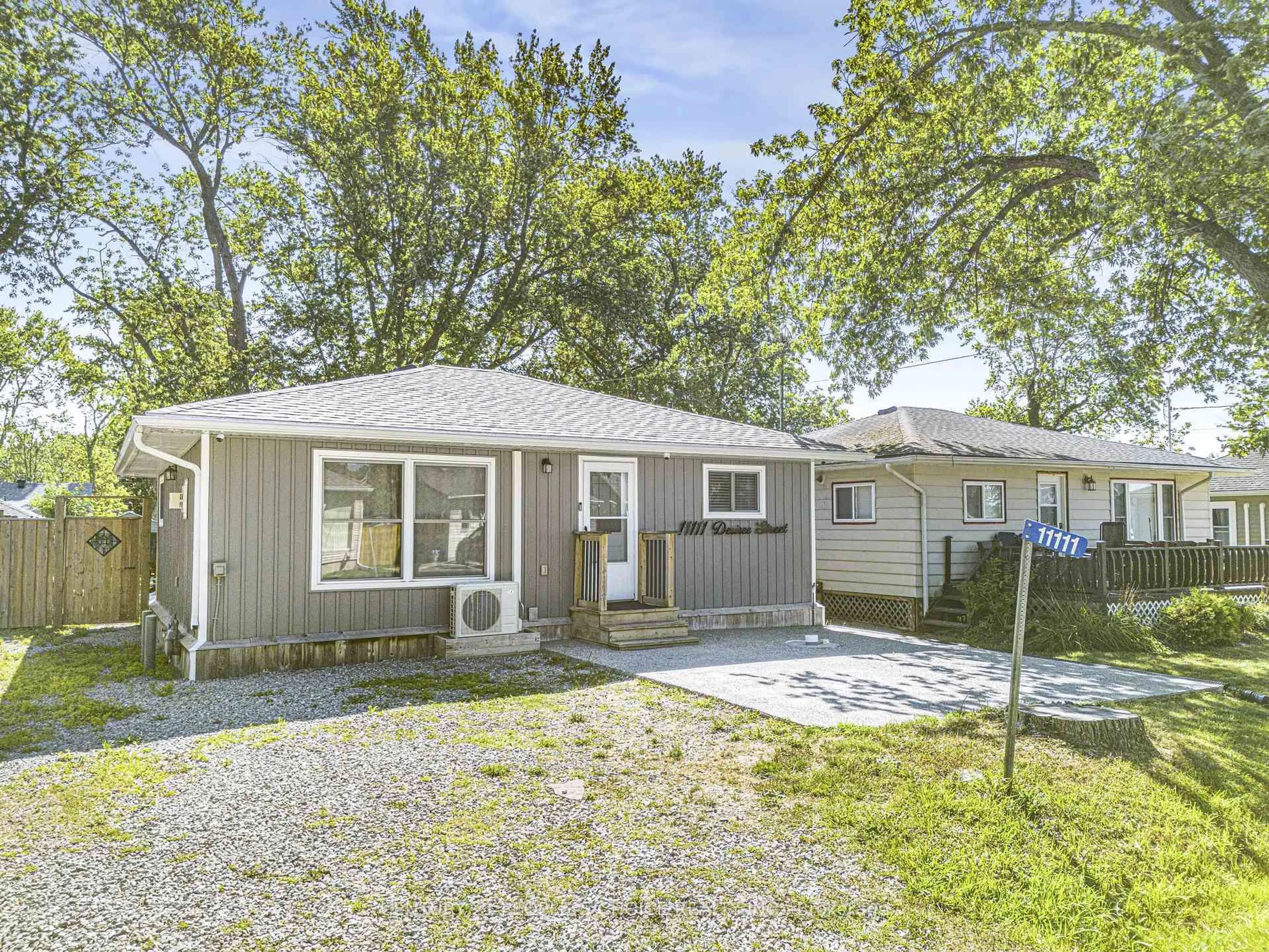 Home with vinyl exterior material, street for 11111 Desiree St, Wainfleet Ontario L3K 2S6