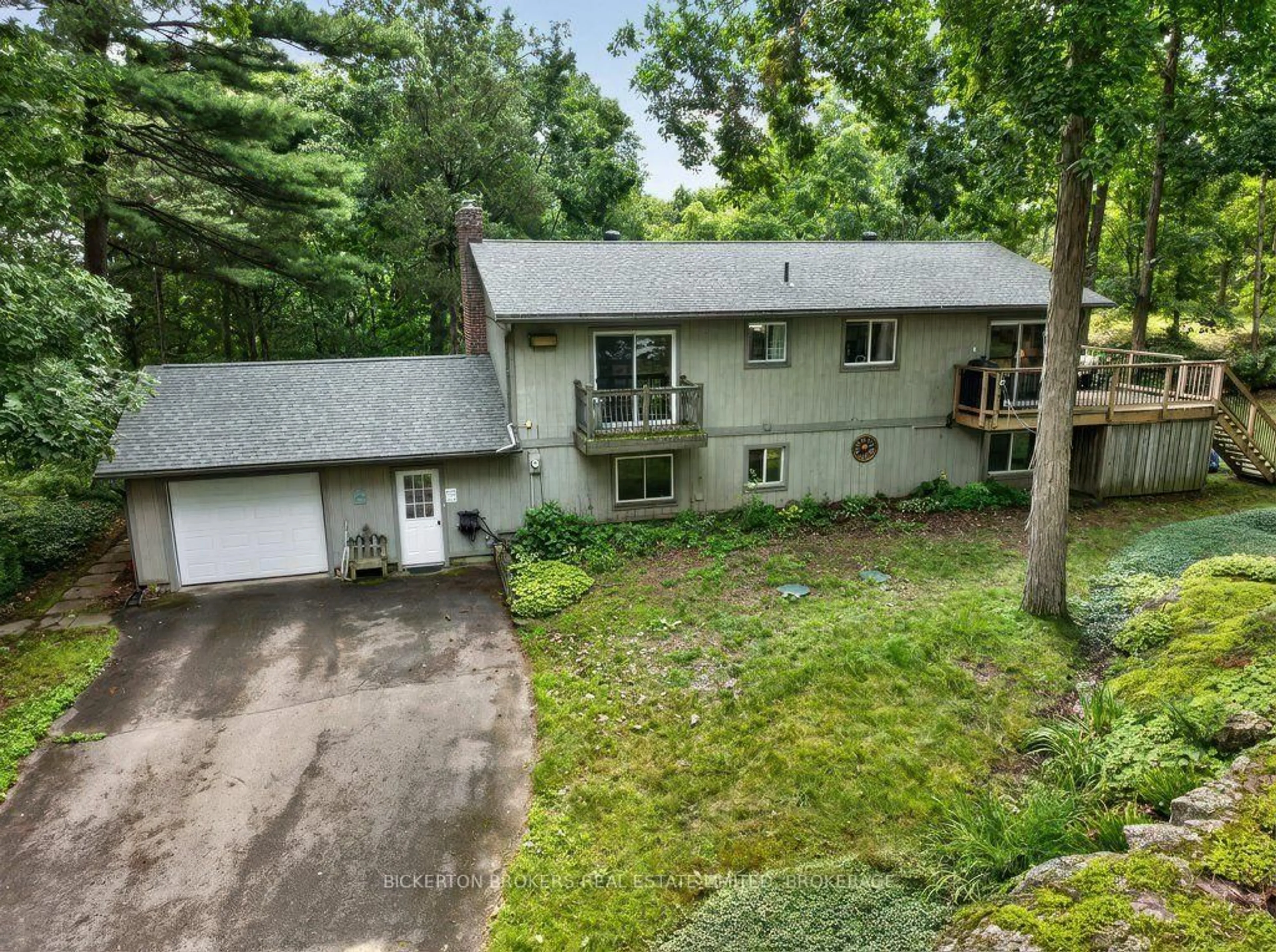 A pic from outside/outdoor area/front of a property/back of a property/a pic from drone, unknown for 237 Old River Rd, Leeds and the Thousand Islands Ontario K0E 1R0