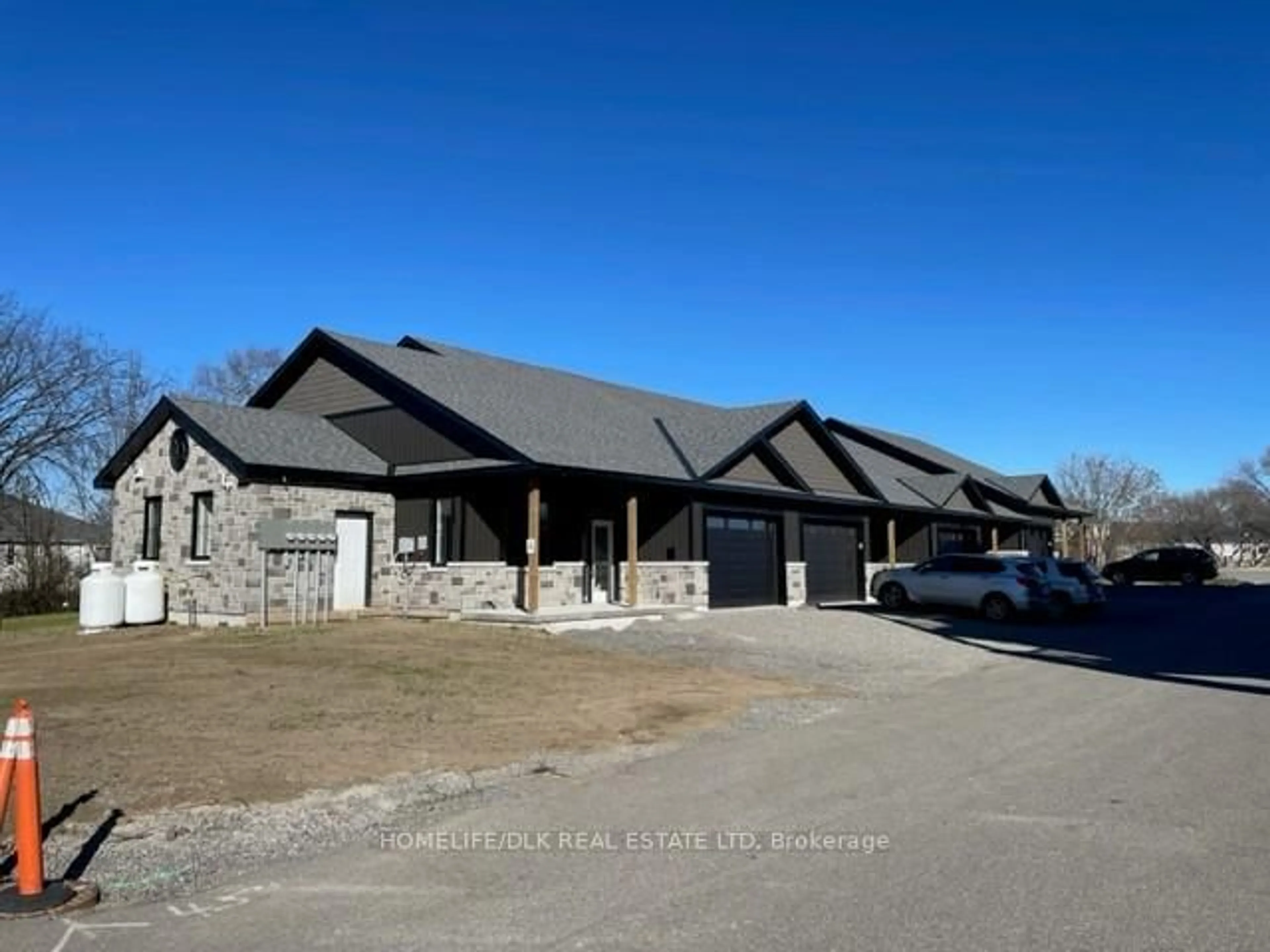A pic from outside/outdoor area/front of a property/back of a property/a pic from drone, building for 1115 Millwood Ave, Brockville Ontario K6V 0E6