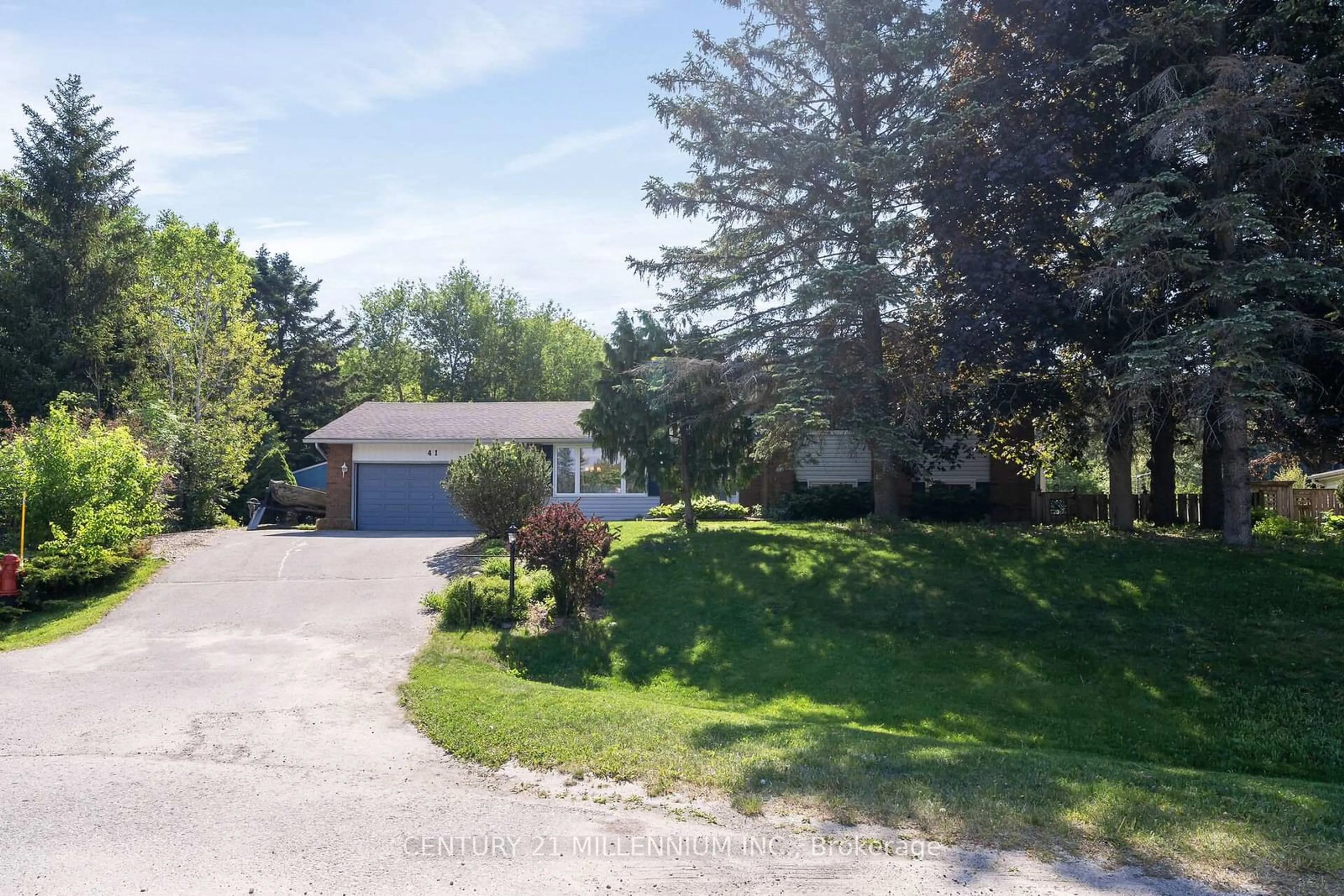 A pic from outside/outdoor area/front of a property/back of a property/a pic from drone, street for 41 Douglas Cres, Erin Ontario N0B 1Z0