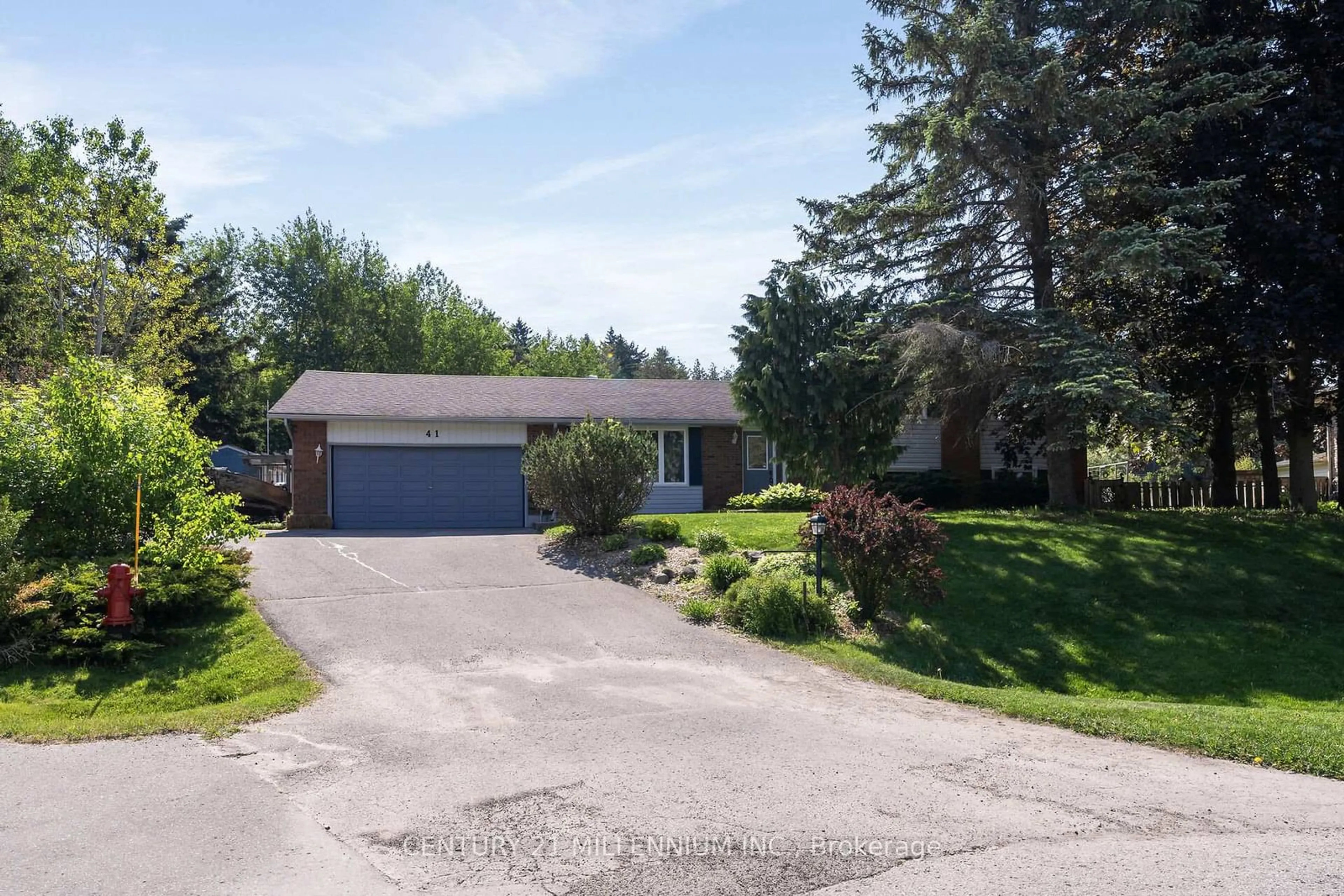 A pic from outside/outdoor area/front of a property/back of a property/a pic from drone, street for 41 Douglas Cres, Erin Ontario N0B 1Z0