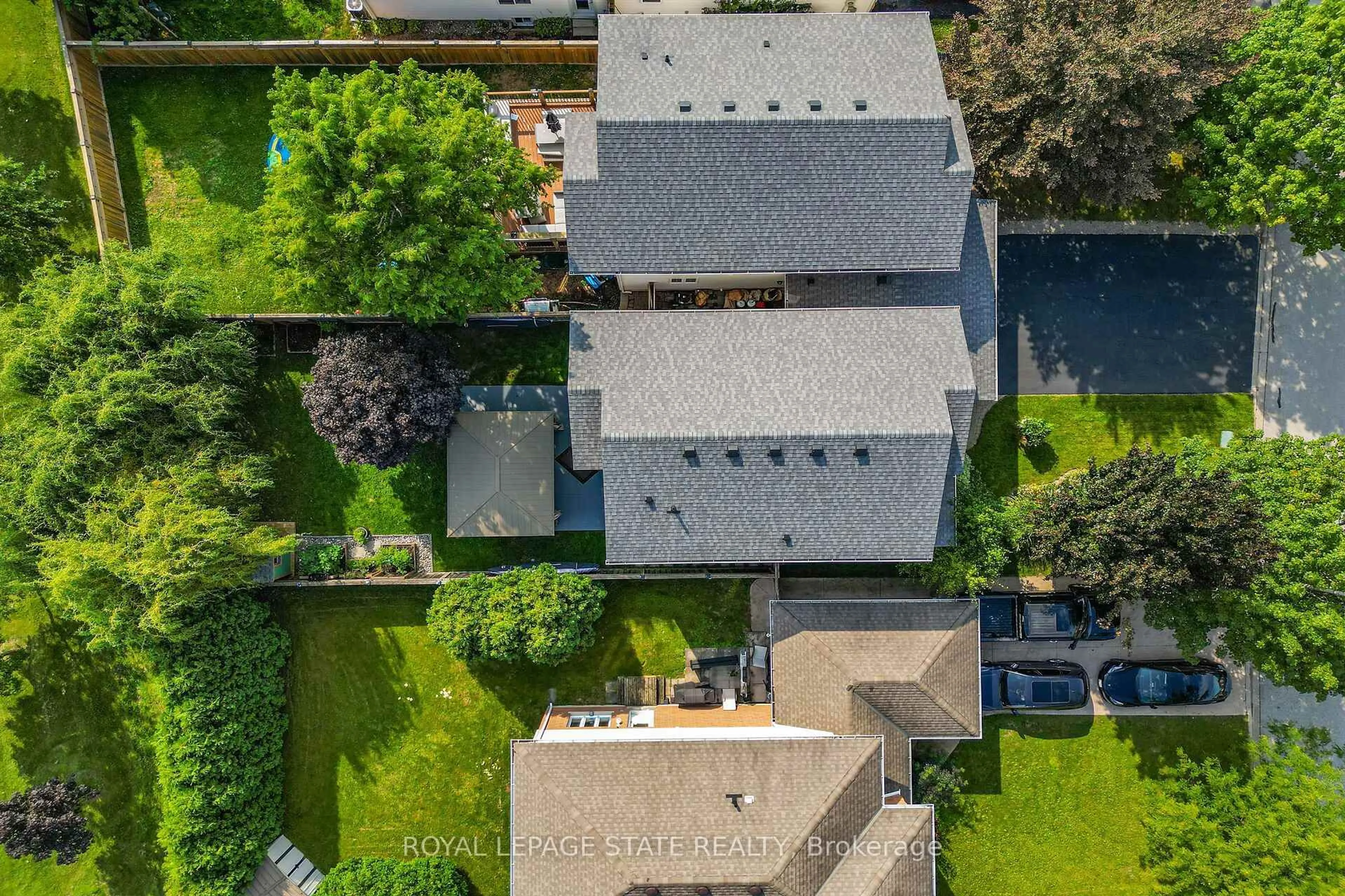 A pic from outside/outdoor area/front of a property/back of a property/a pic from drone, street for 4480 Weltman Way, Lincoln Ontario L0R 1B9