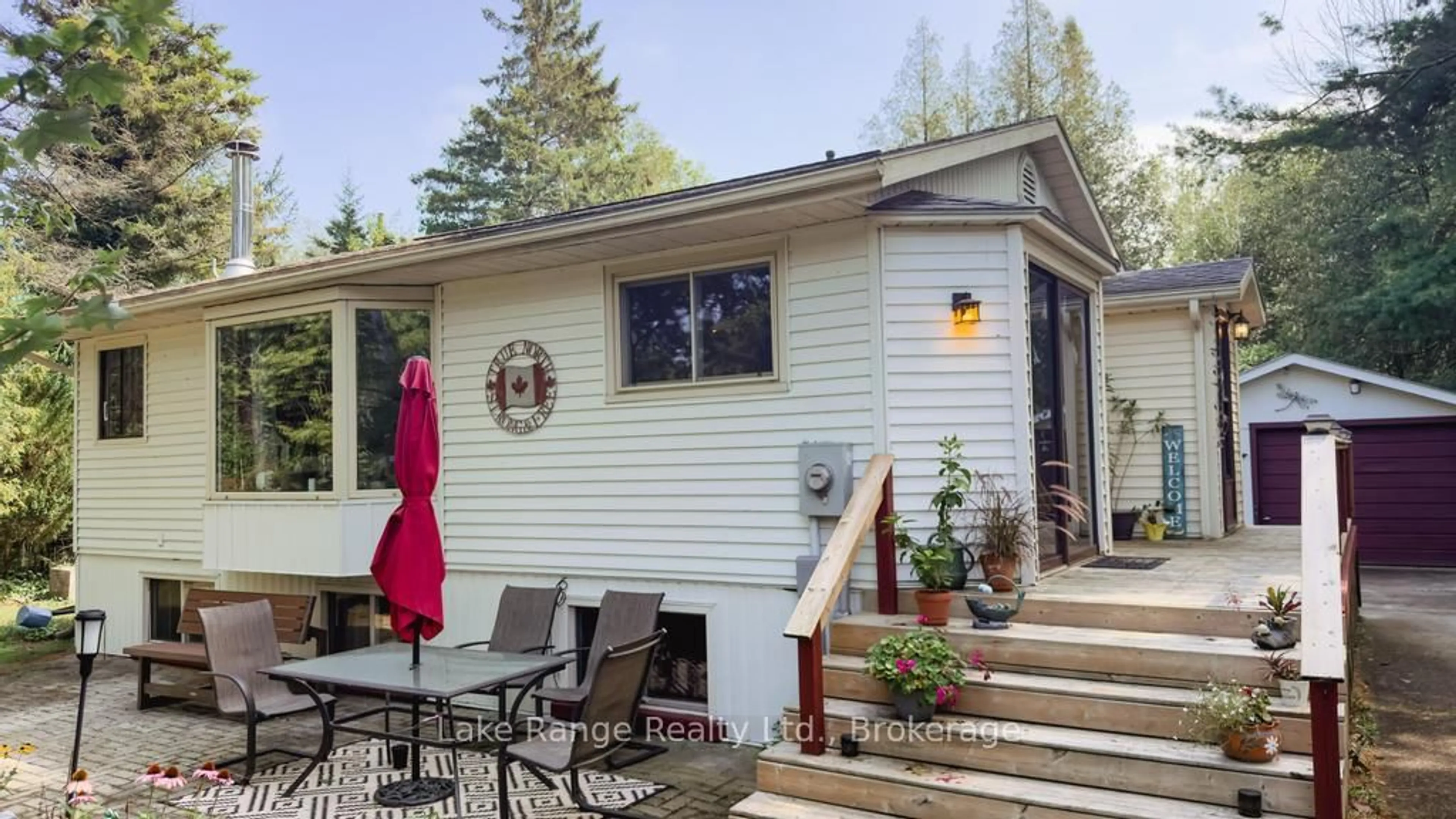 Patio, street for 536 Alfred St, Huron-Kinloss Ontario N0G 2R0