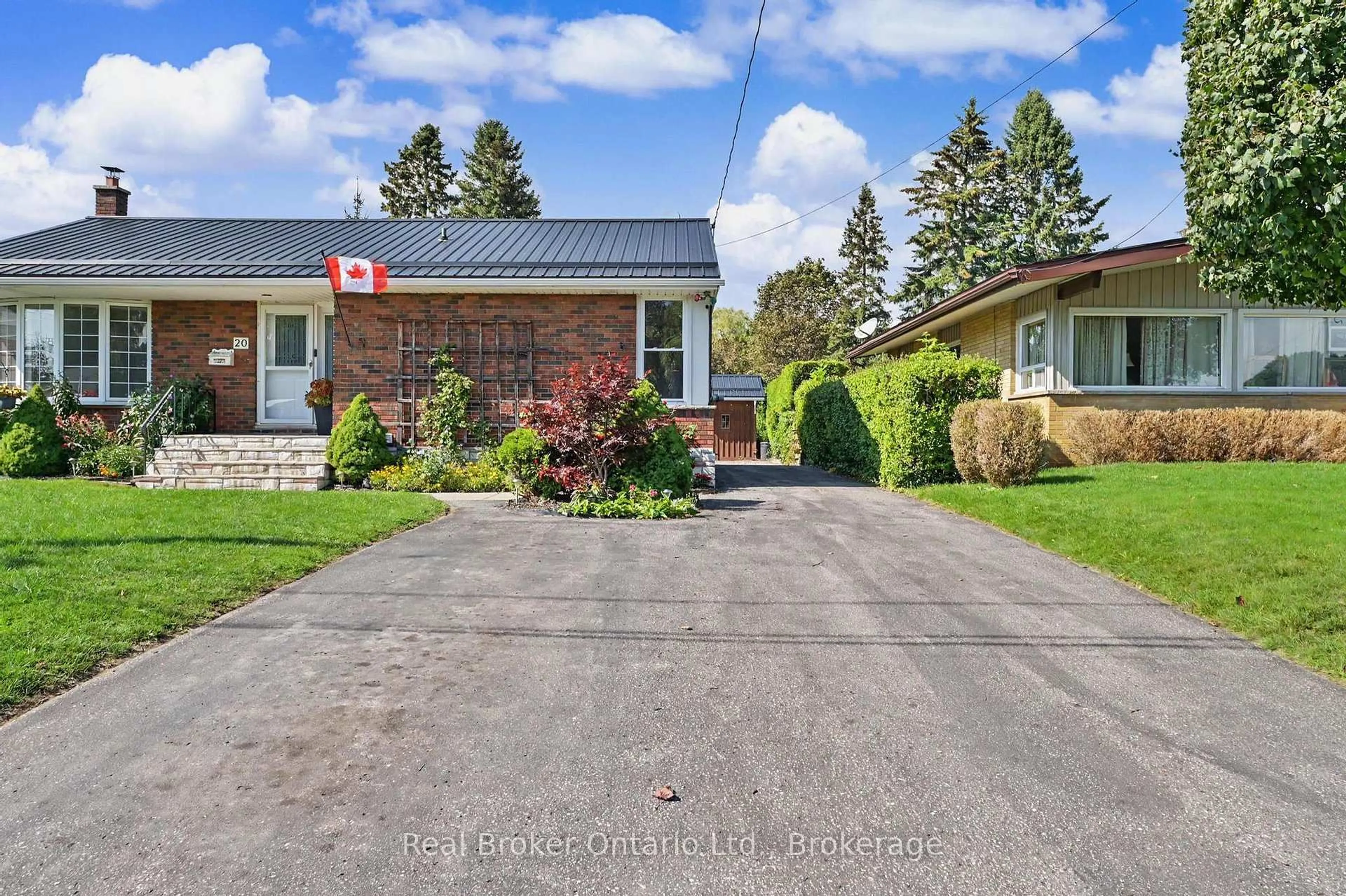 A pic from outside/outdoor area/front of a property/back of a property/a pic from drone, street for 20 Freeman Dr, Port Hope Ontario L1A 2C7