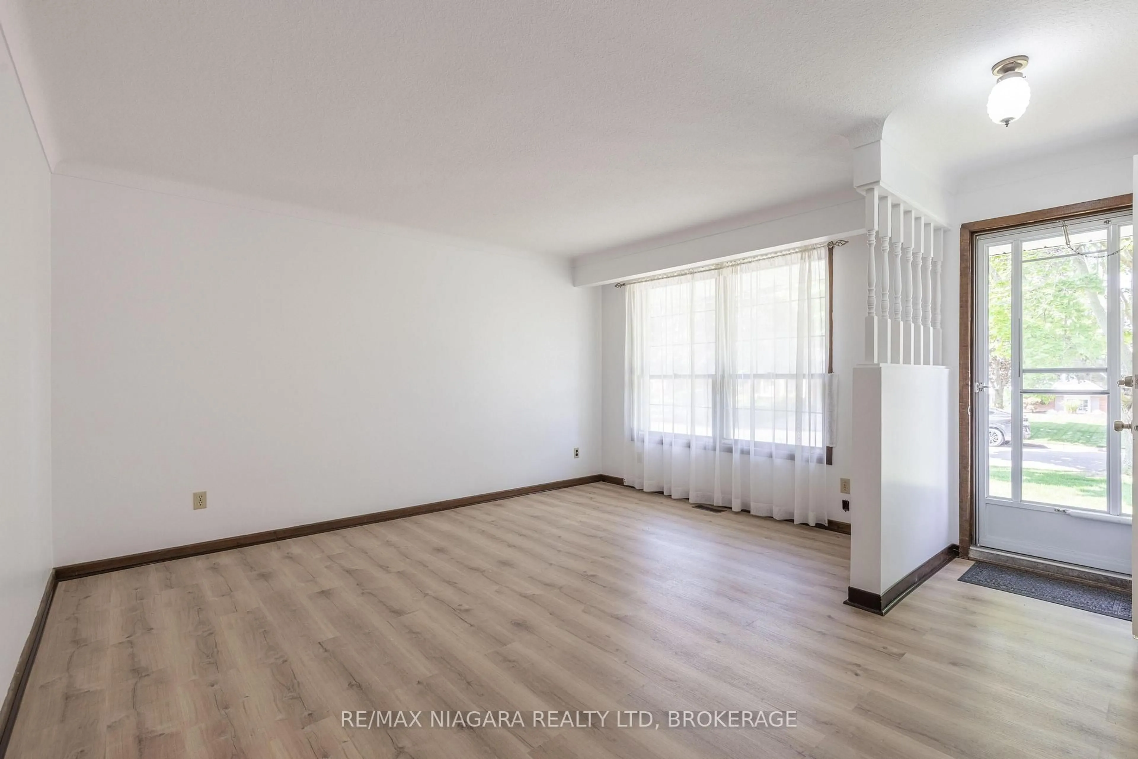 A pic of a room for 29 Granada Dr, St. Catharines Ontario L2N 2S4