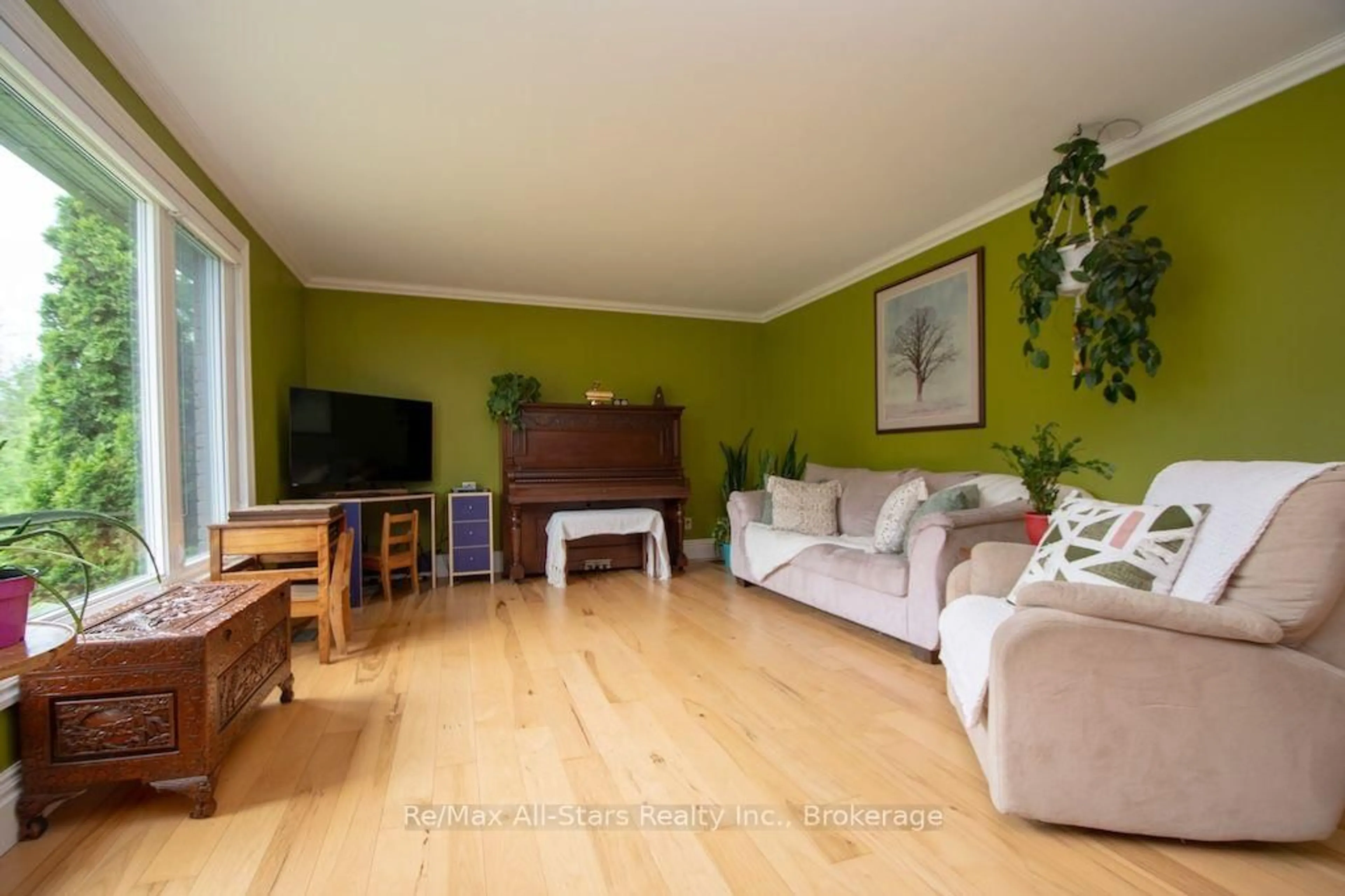 Living room with furniture, wood/laminate floor for 1571 Elm Tree Rd, Kawartha Lakes Ontario K9V 4R1