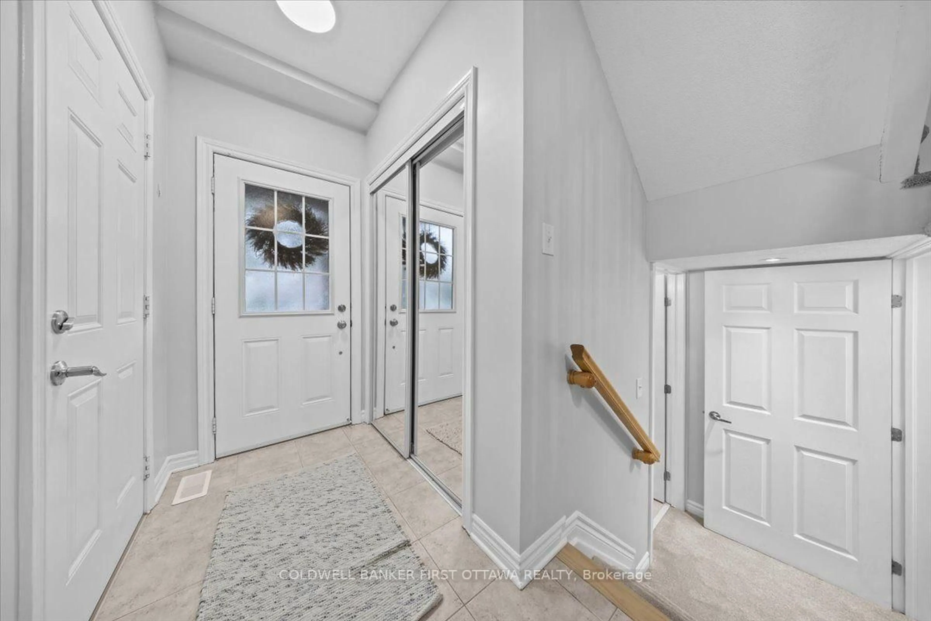 Indoor entryway for 1793 Maple Grove Rd, Ottawa Ontario K2S 0M4