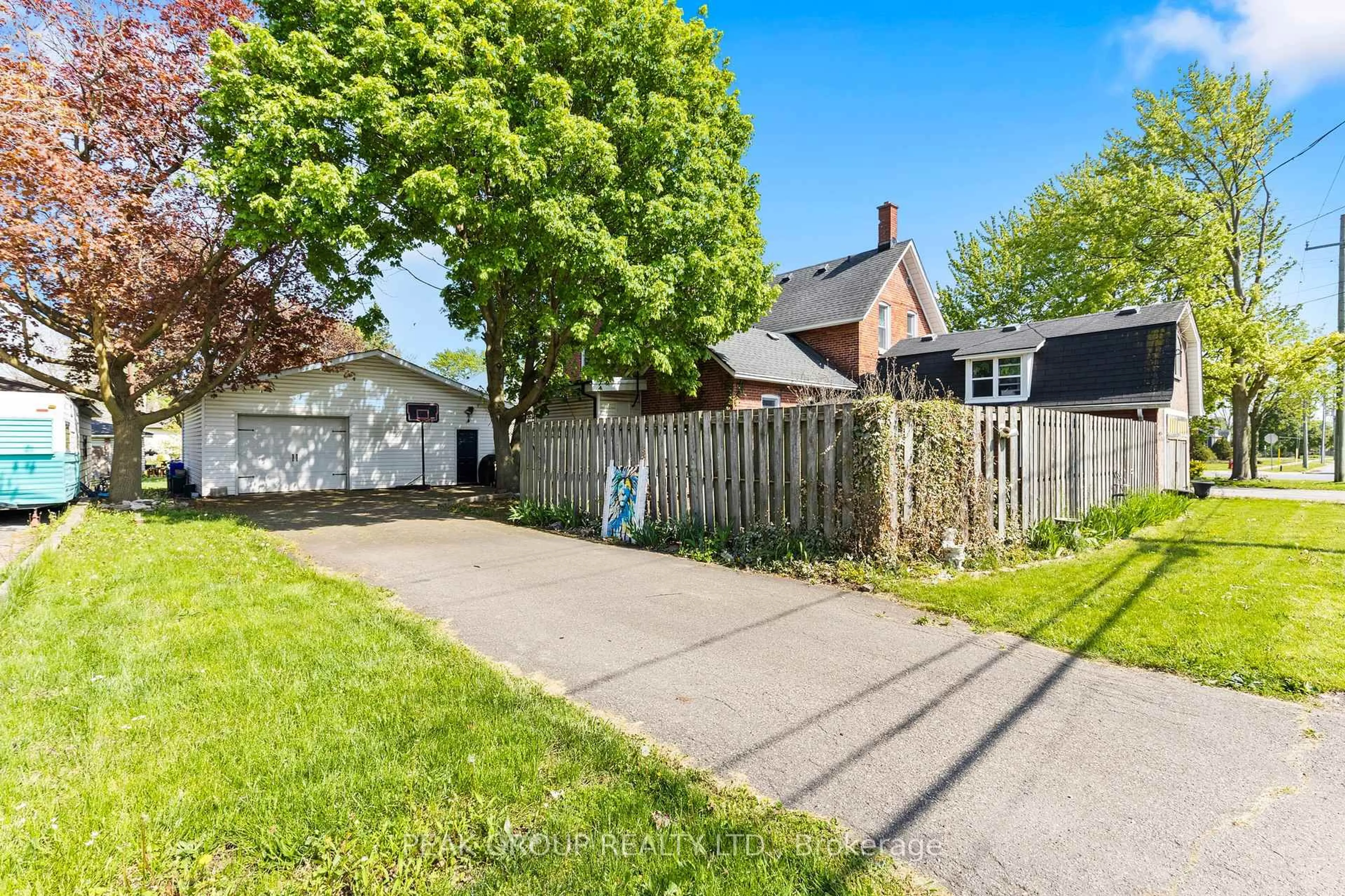 A pic from outside/outdoor area/front of a property/back of a property/a pic from drone, street for 171 Killaly St, Port Colborne Ontario L3K 3M1