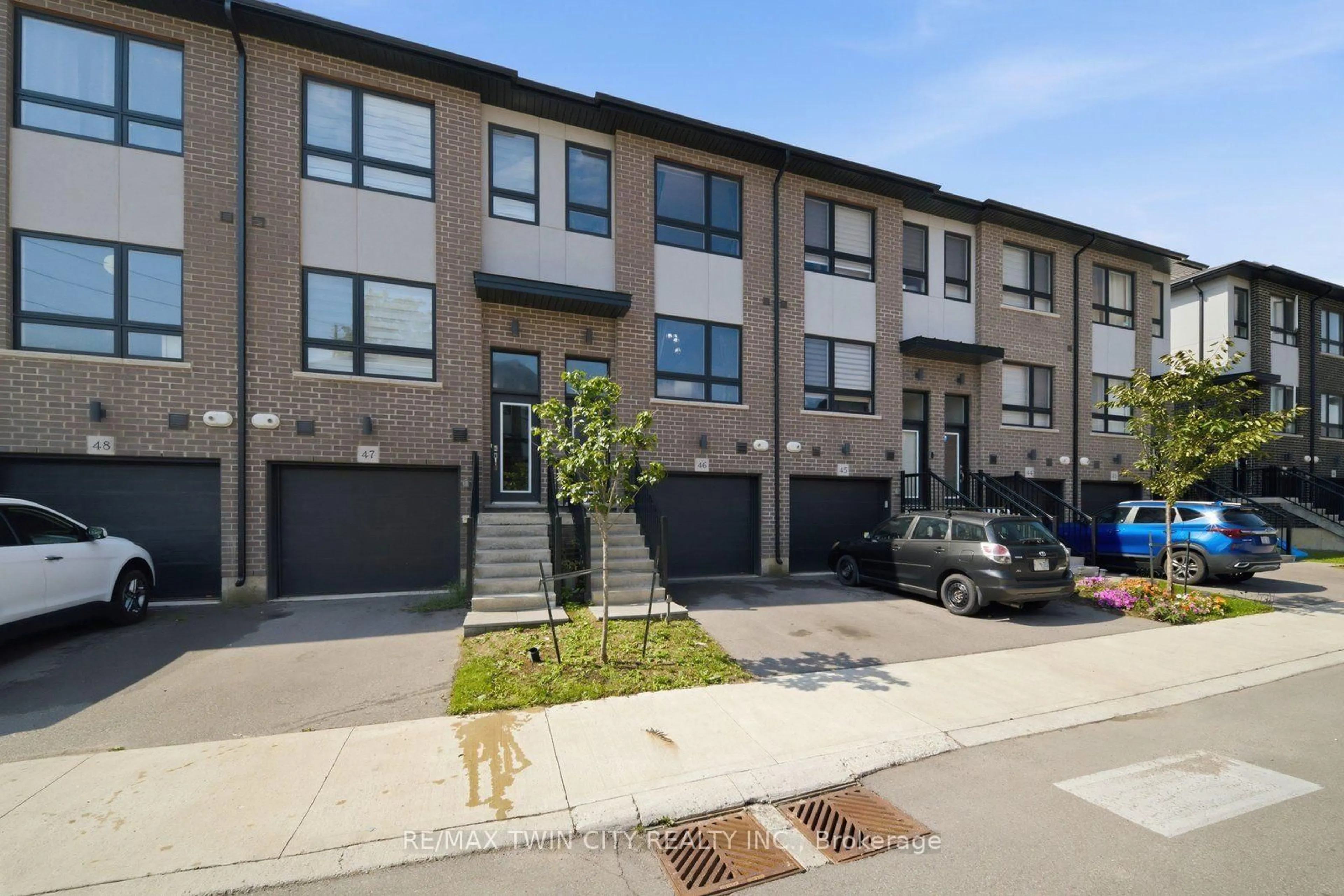 A pic from outside/outdoor area/front of a property/back of a property/a pic from drone, street for 720 Grey St #46, Brantford Ontario N3S 0K2