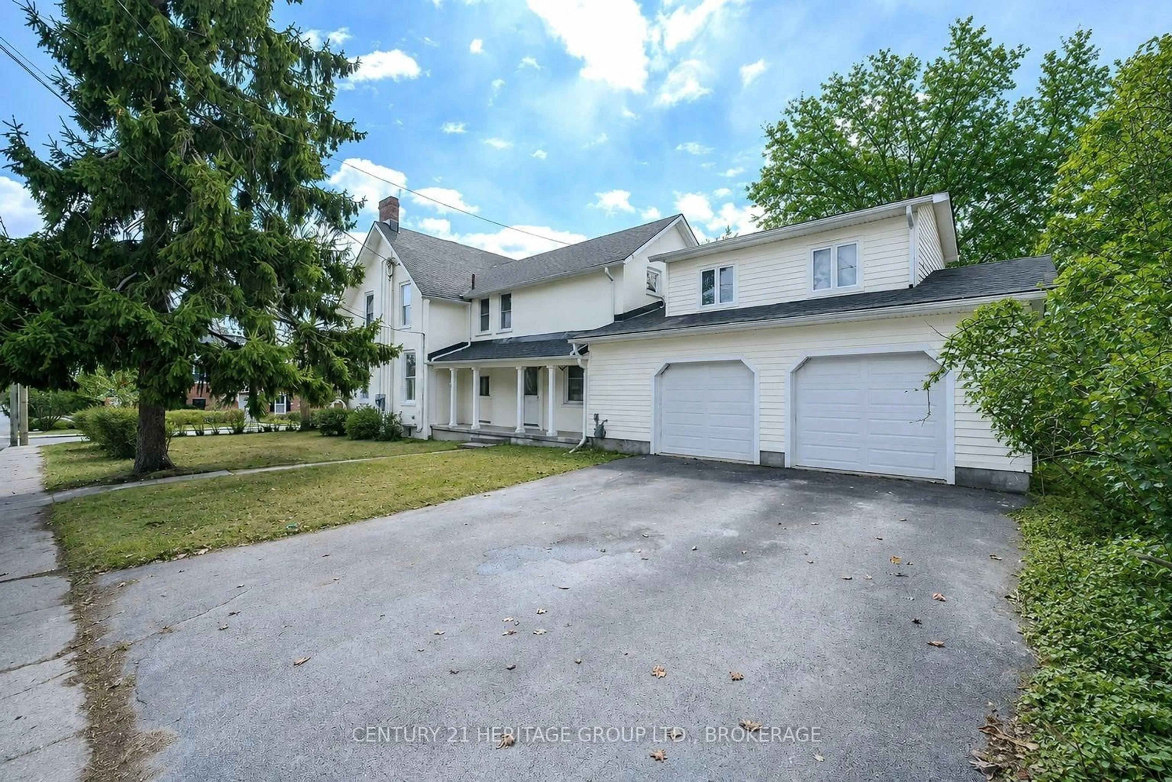 A pic from outside/outdoor area/front of a property/back of a property/a pic from drone, street for 201 Bridge St, Greater Napanee Ontario K7R 2E5