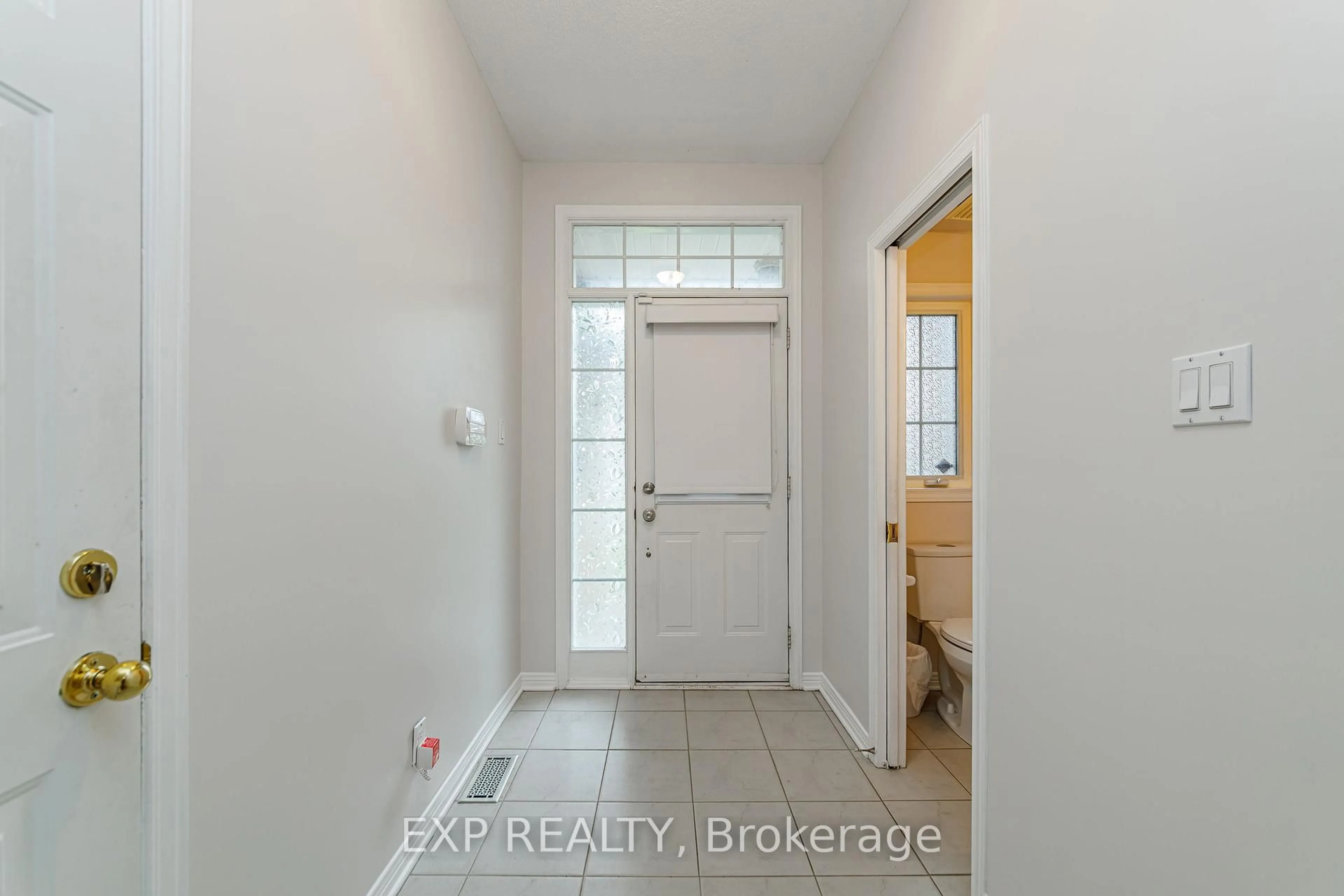 Indoor entryway for 4412 Wildmint Sq, Ottawa Ontario K1V 1N7