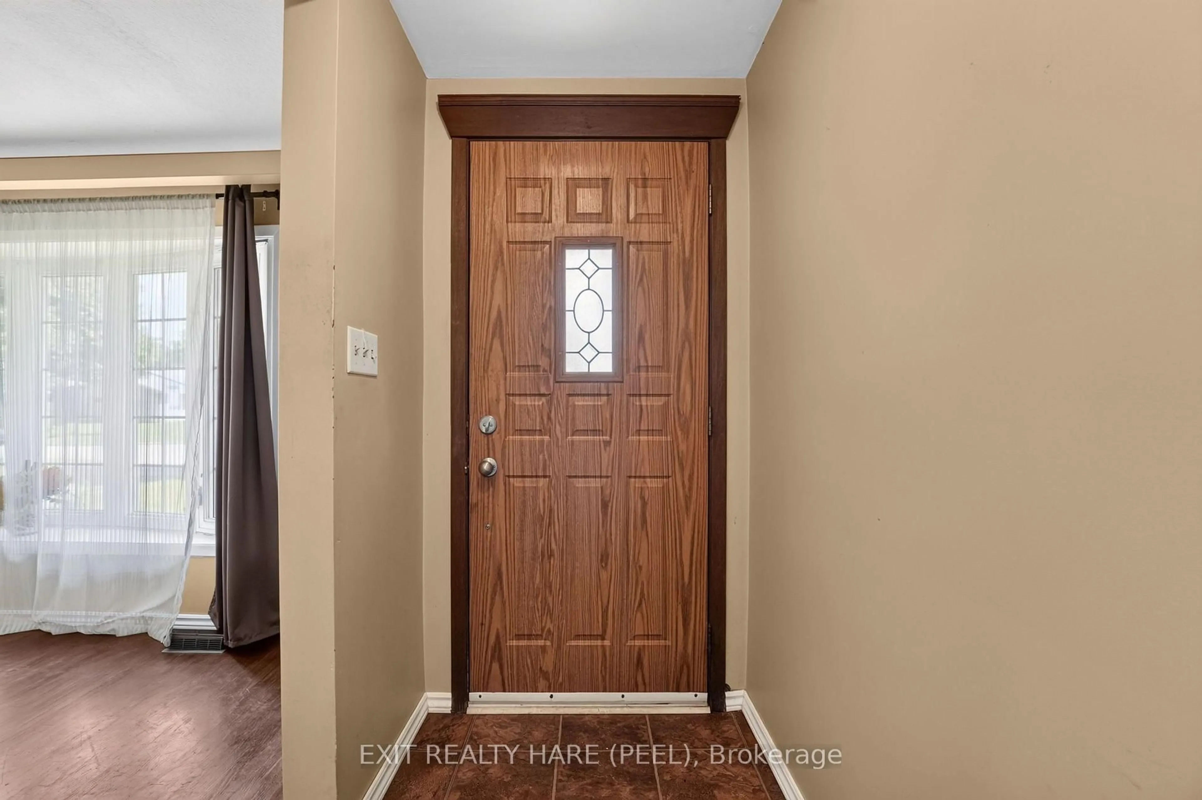 Indoor entryway for 4541 Sussex Dr, Niagara Falls Ontario L2E 6S1