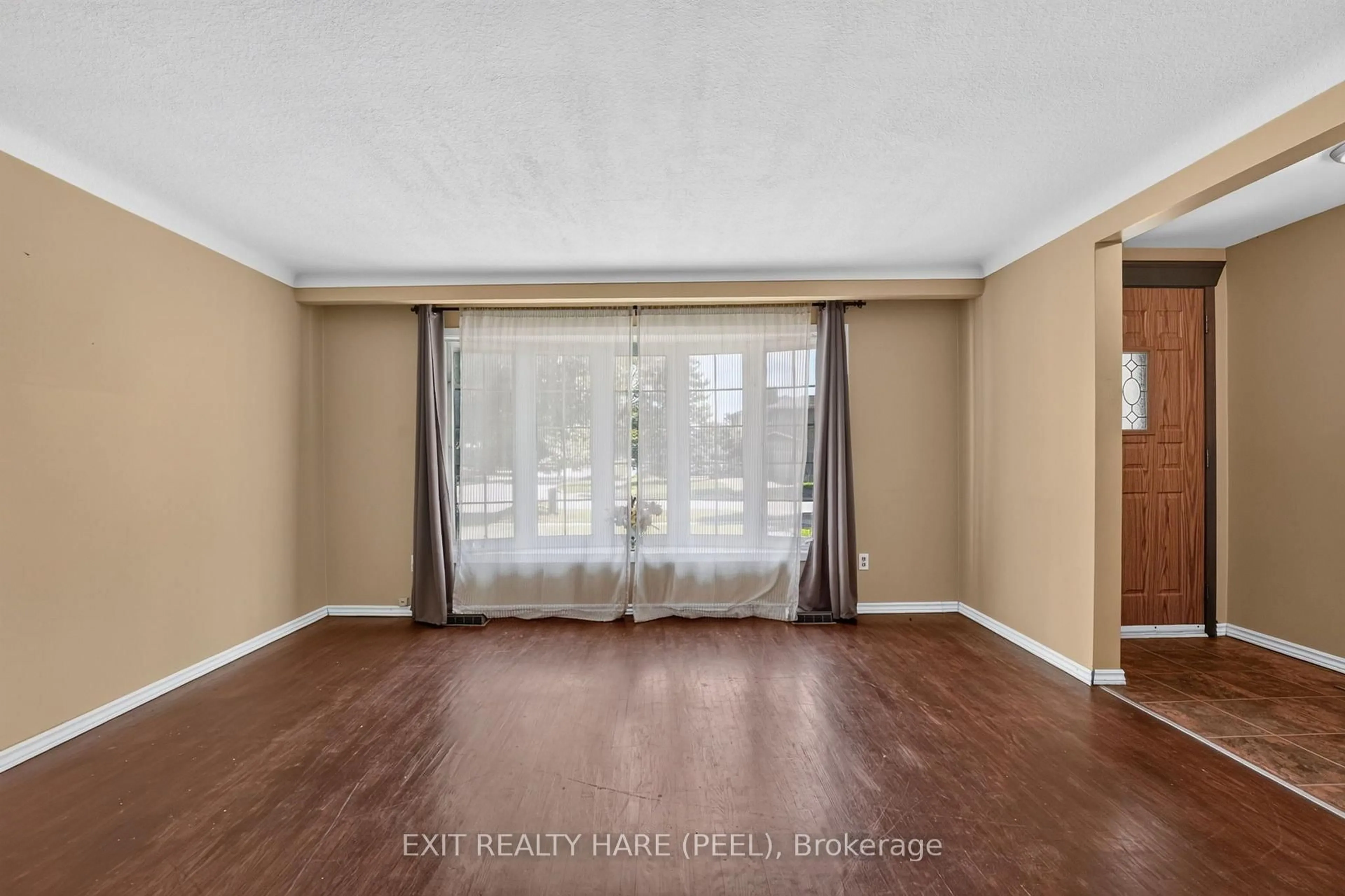 A pic of a room for 4541 Sussex Dr, Niagara Falls Ontario L2E 6S1