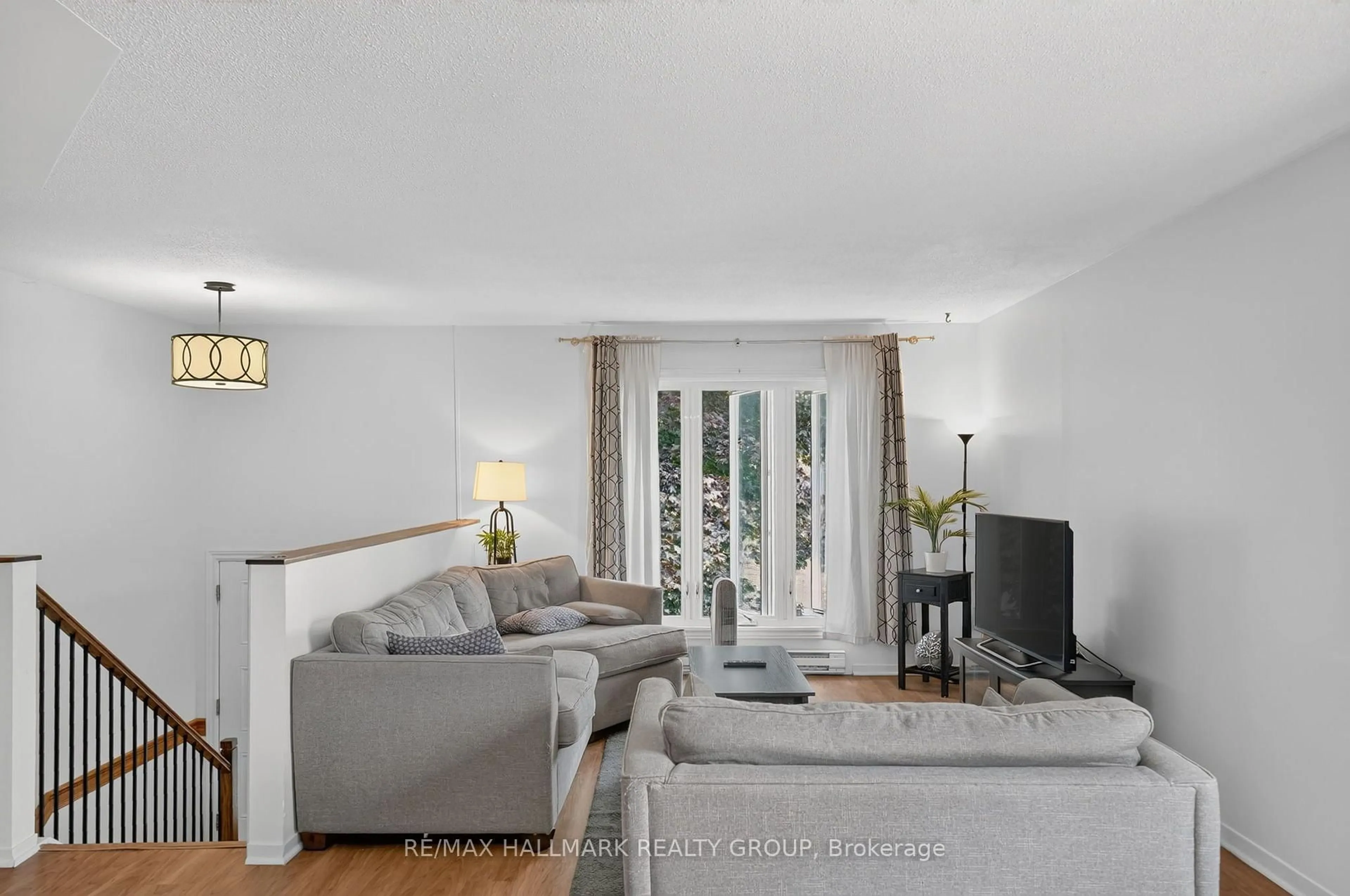 Living room with furniture, unknown for 430 Dalrymple Dr, Clarence-Rockland Ontario K4K 1G6
