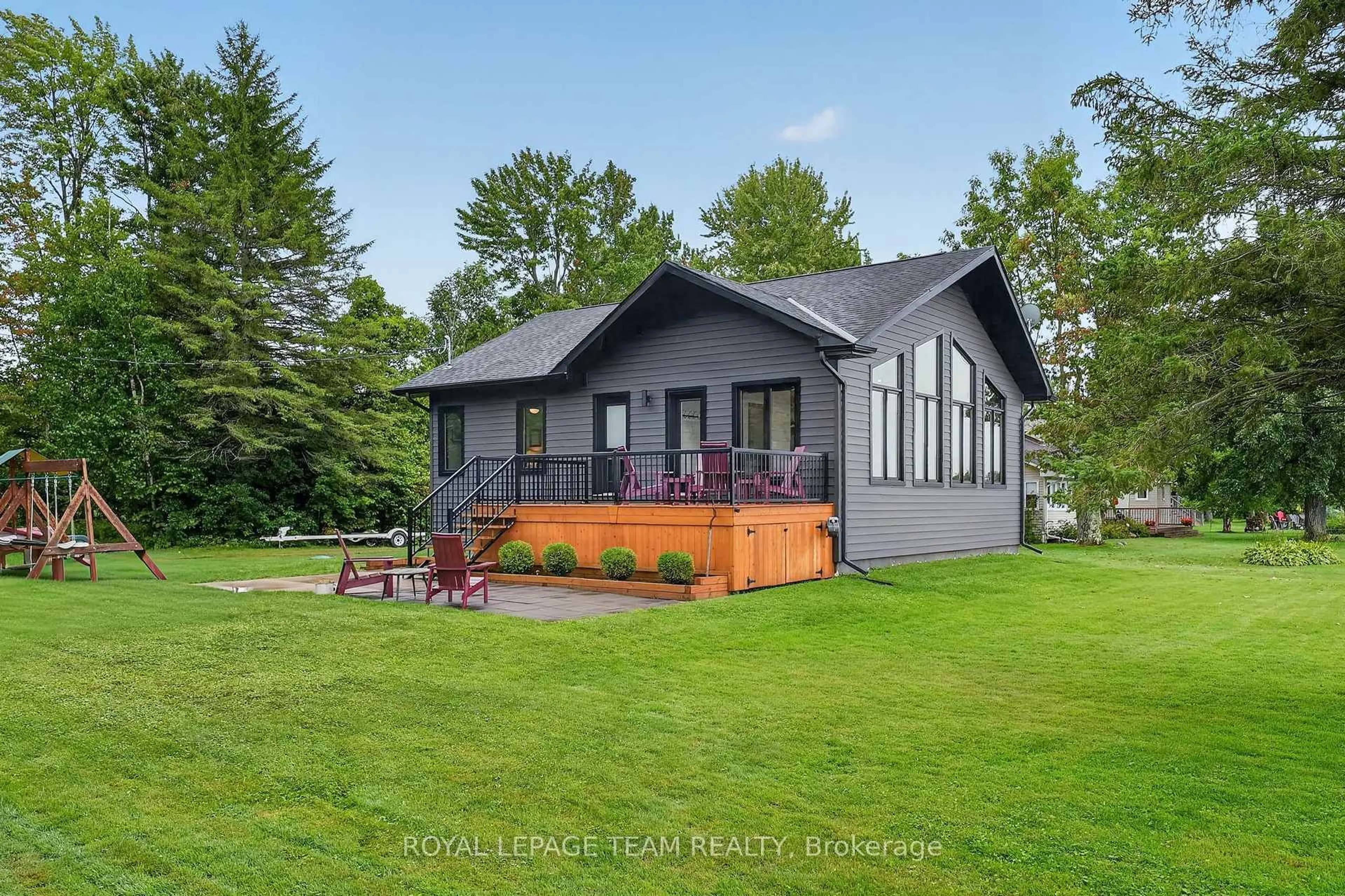 Home with vinyl exterior material, water/lake/river/ocean view for 2815 Golf Course Lane, North Grenville Ontario K0G 1J0