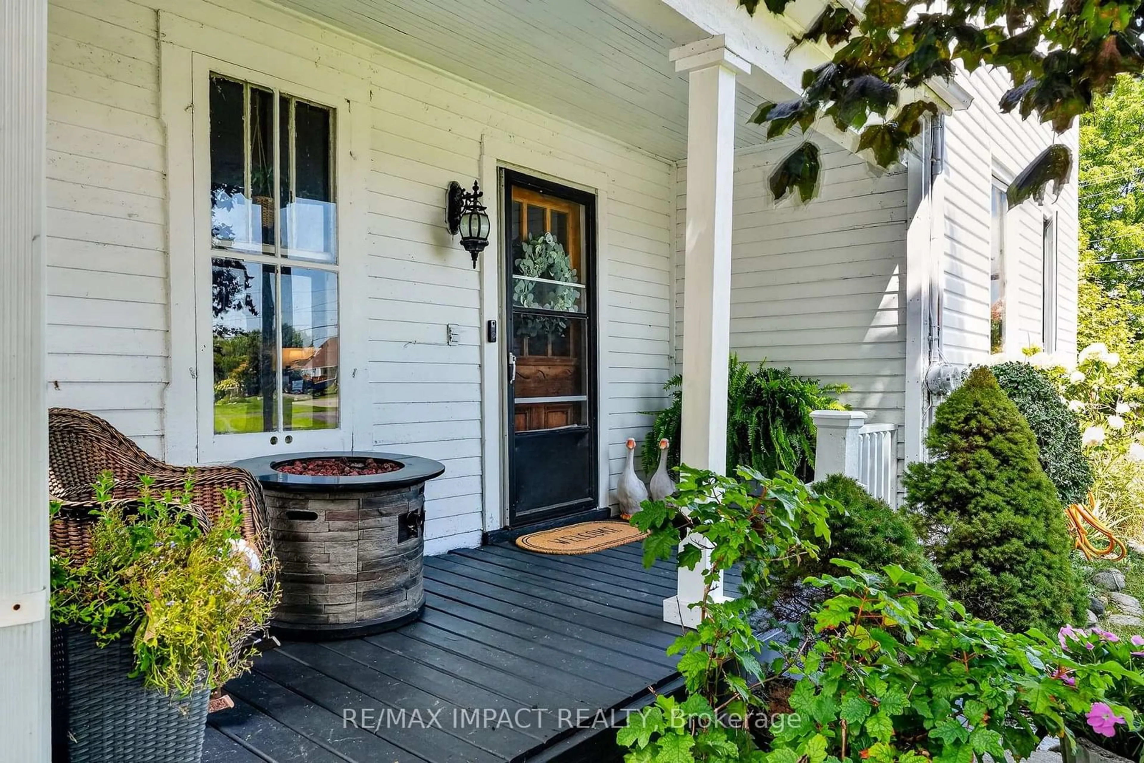 Indoor entryway for 162 Baldwin St, Brighton Ontario K0K 1H0