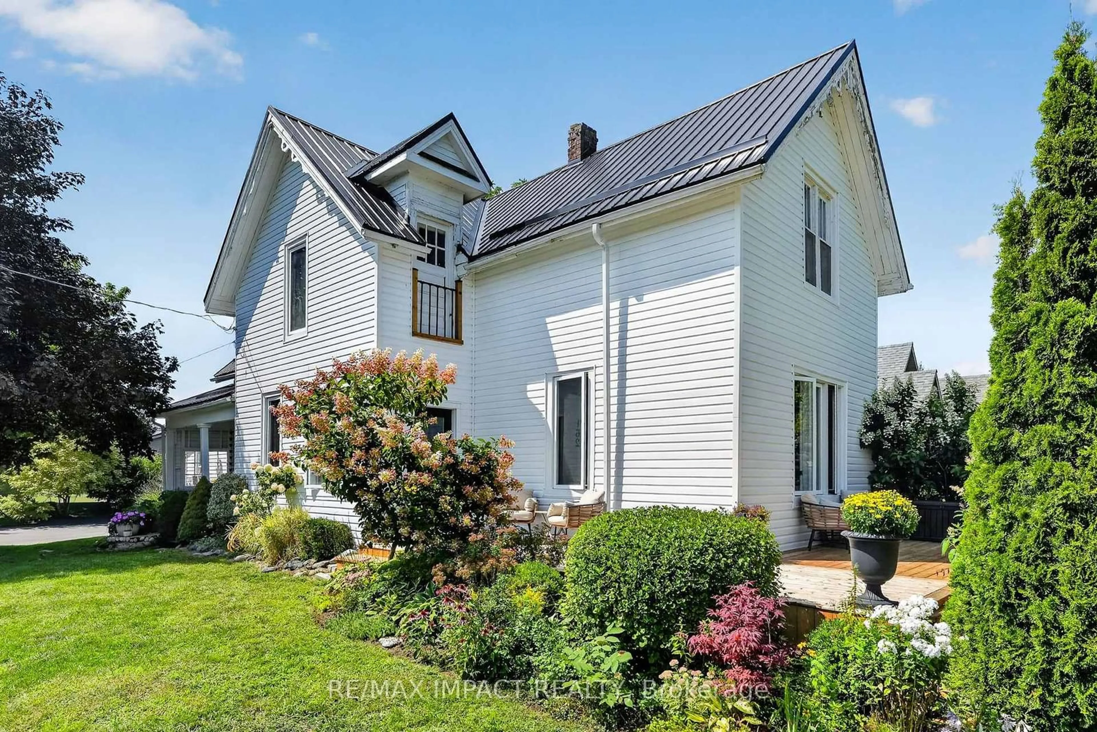 Home with vinyl exterior material, building for 162 Baldwin St, Brighton Ontario K0K 1H0