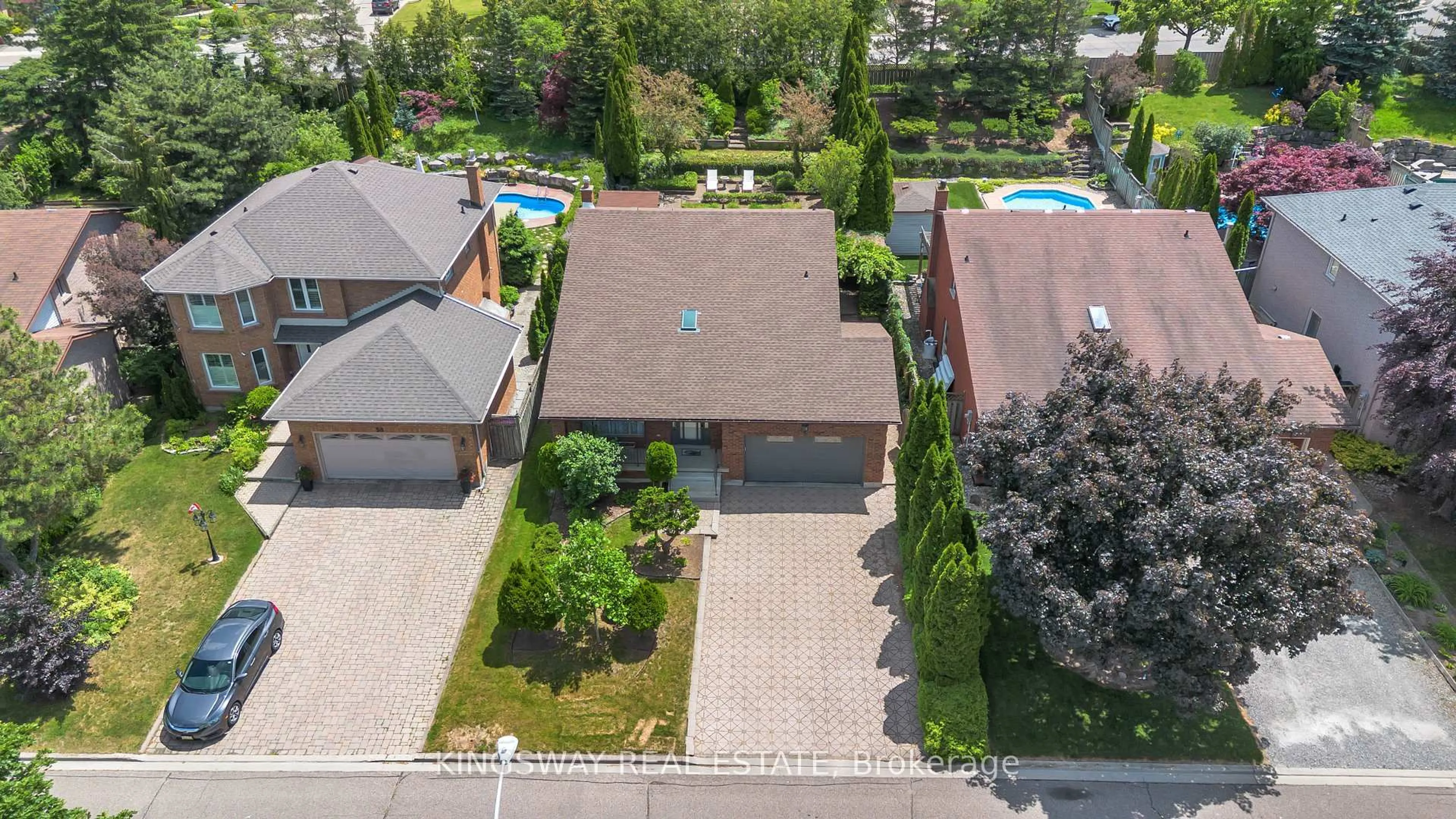 A pic from outside/outdoor area/front of a property/back of a property/a pic from drone, street for 56 Ben Tirran Cres, Hamilton Ontario L8G 4V7