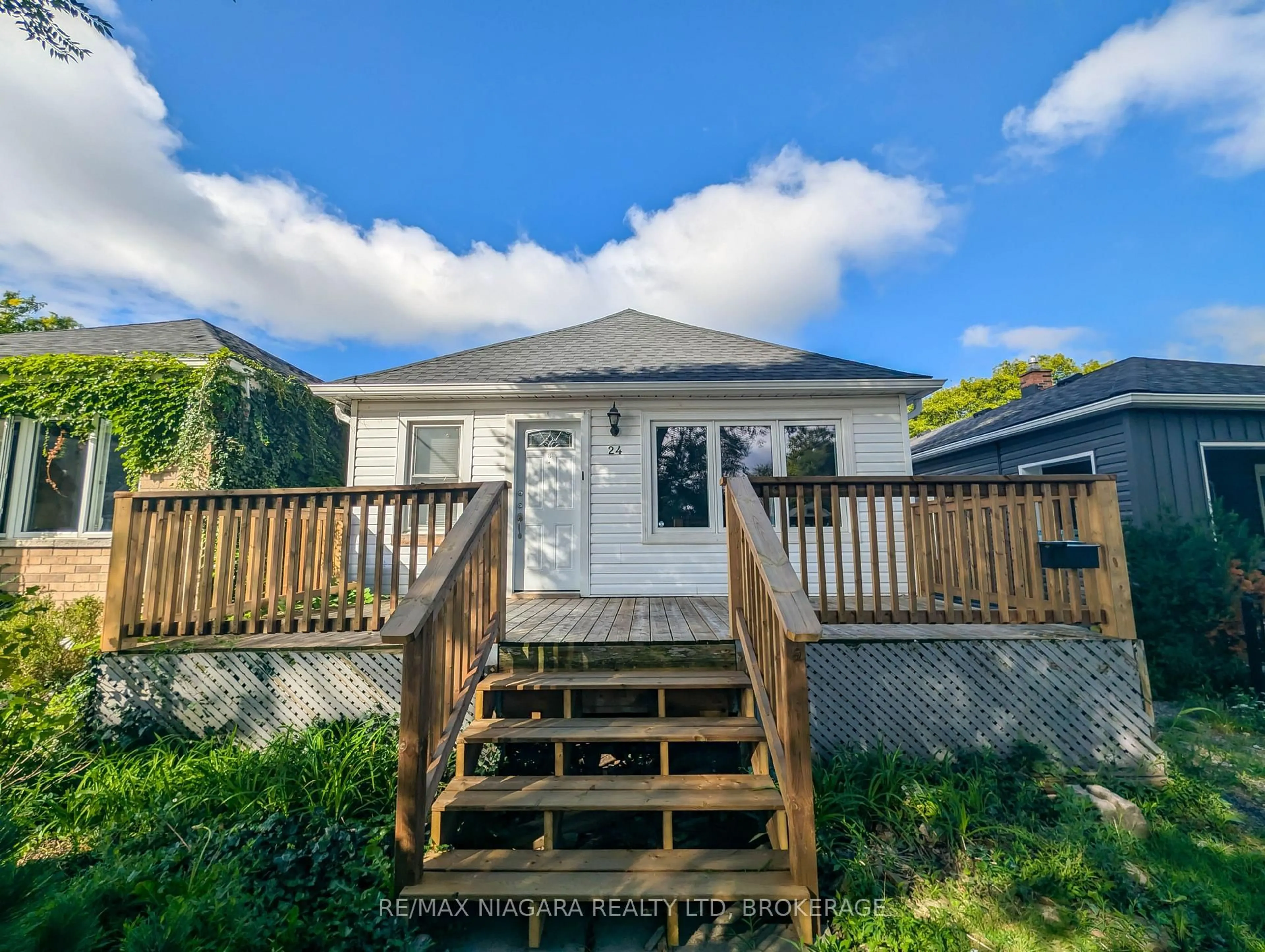 A pic from outside/outdoor area/front of a property/back of a property/a pic from drone, street for 24 Churchill St, St. Catharines Ontario L2S 2P2