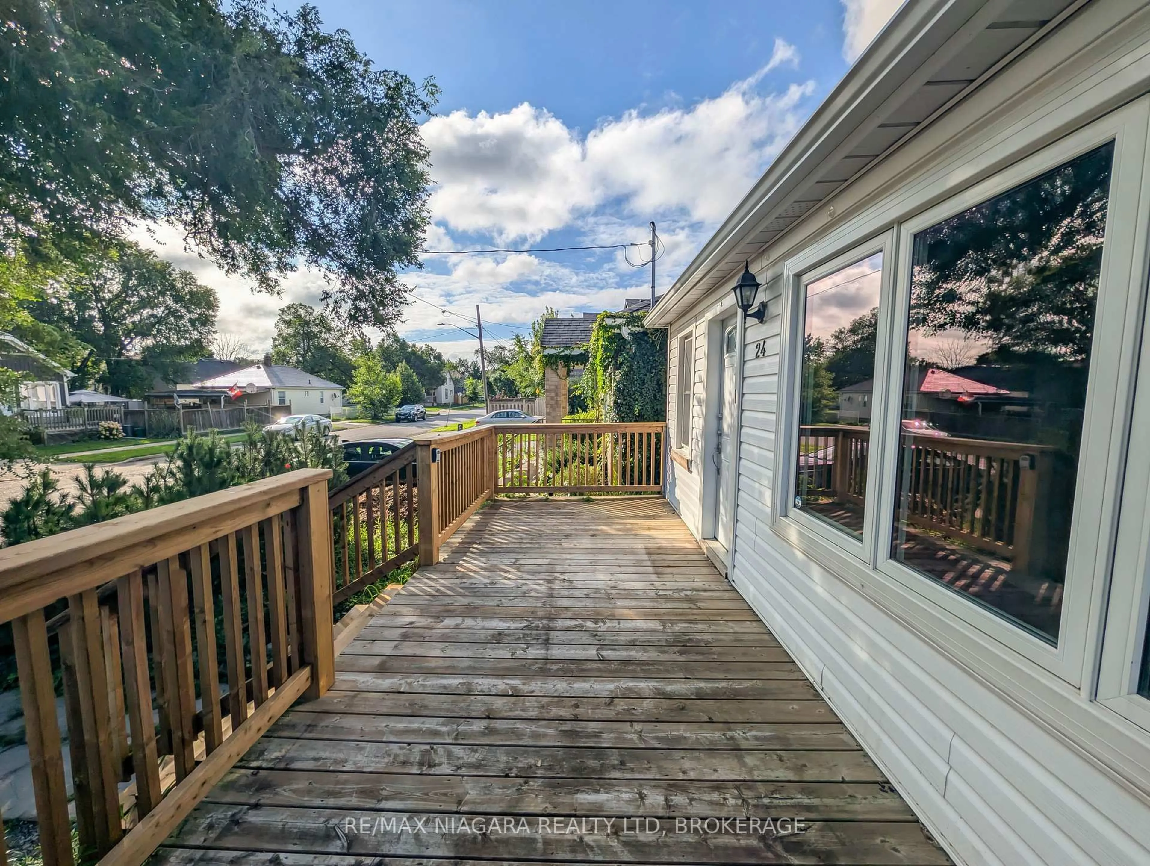 A pic from outside/outdoor area/front of a property/back of a property/a pic from drone, water/lake/river/ocean view for 24 Churchill St, St. Catharines Ontario L2S 2P2