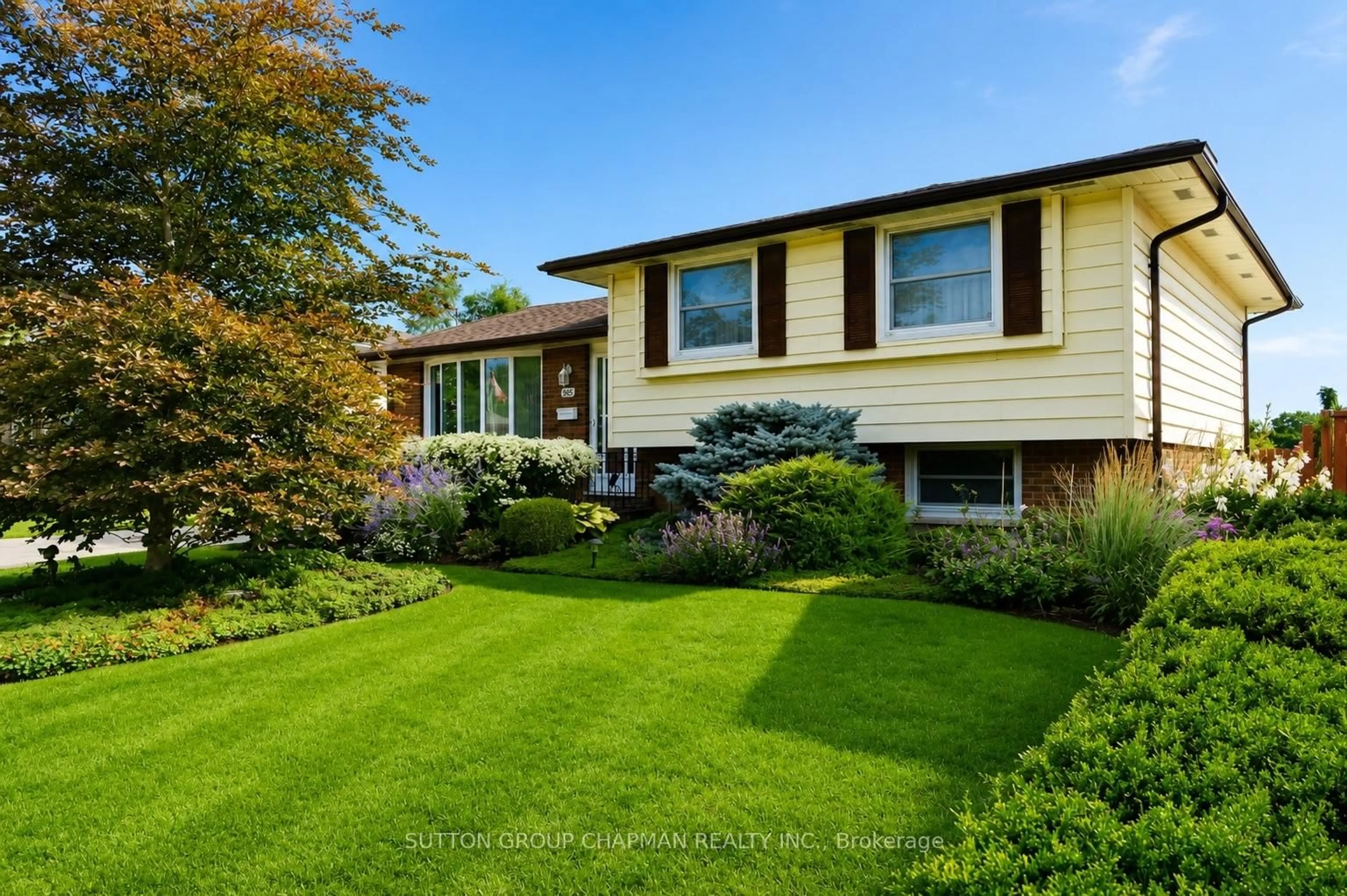 Home with vinyl exterior material, street for 965 Osgoode Dr, London South Ontario N6E 1C9