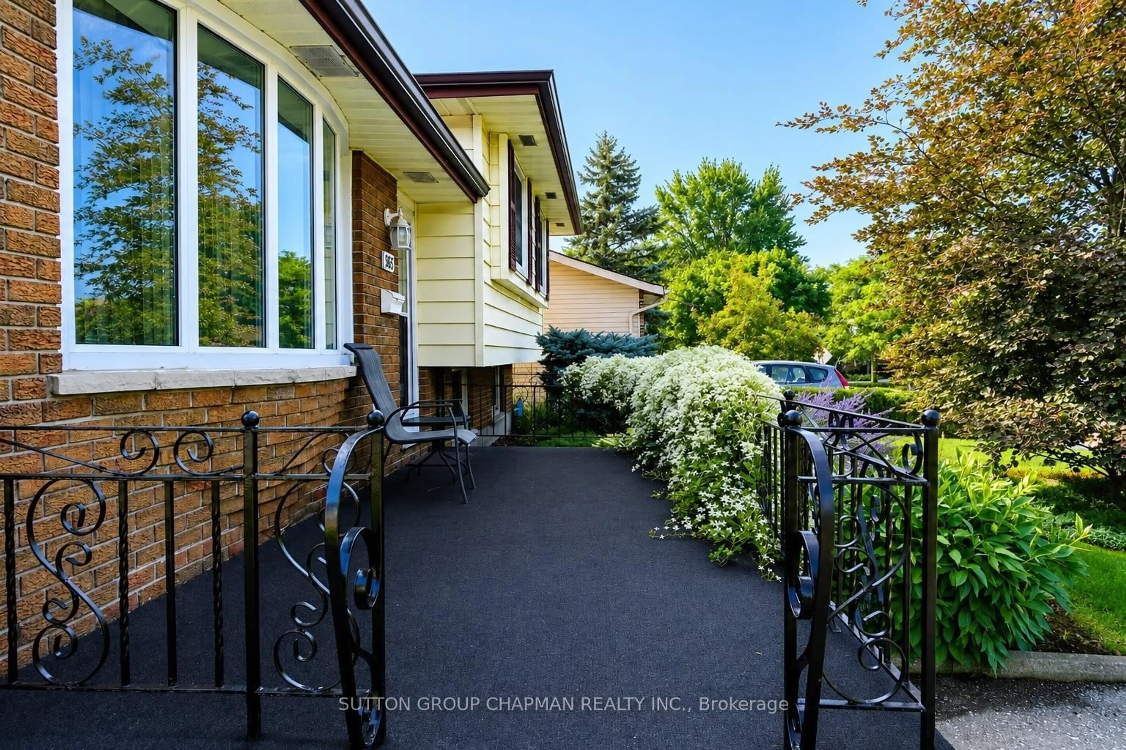 Patio, street for 965 Osgoode Dr, London South Ontario N6E 1C9