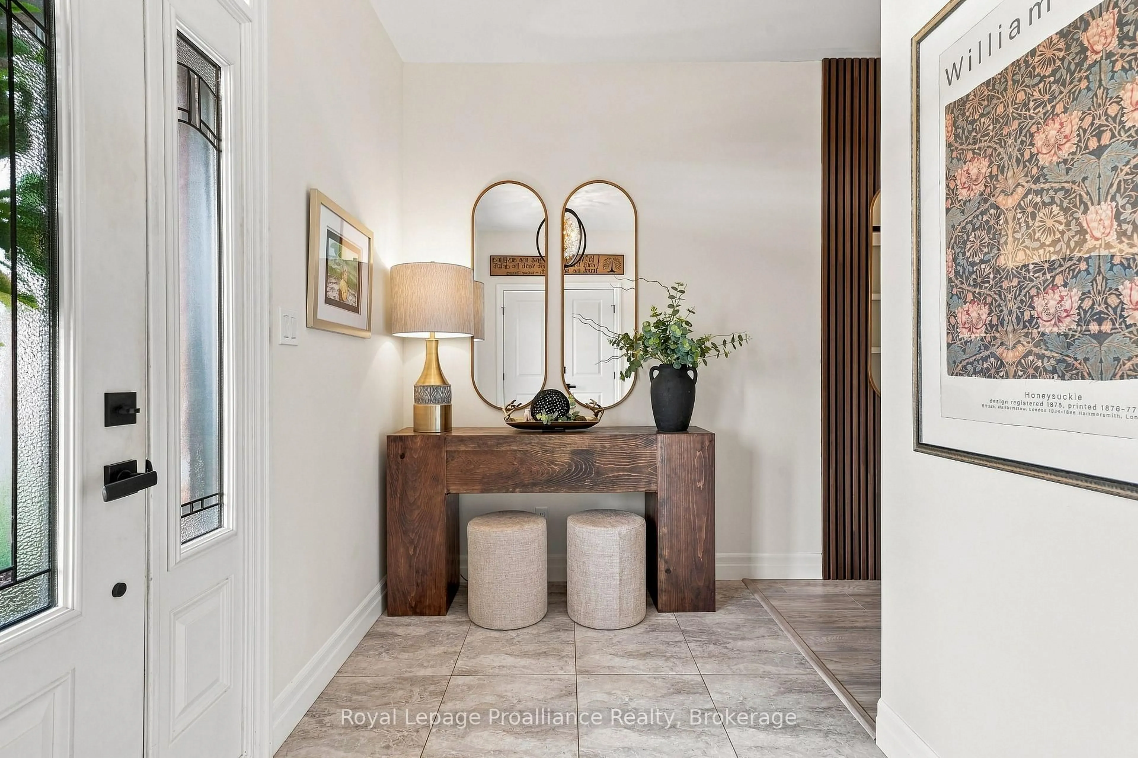 Indoor entryway for 93 Appledene Dr, Quinte West Ontario K8V 0L4