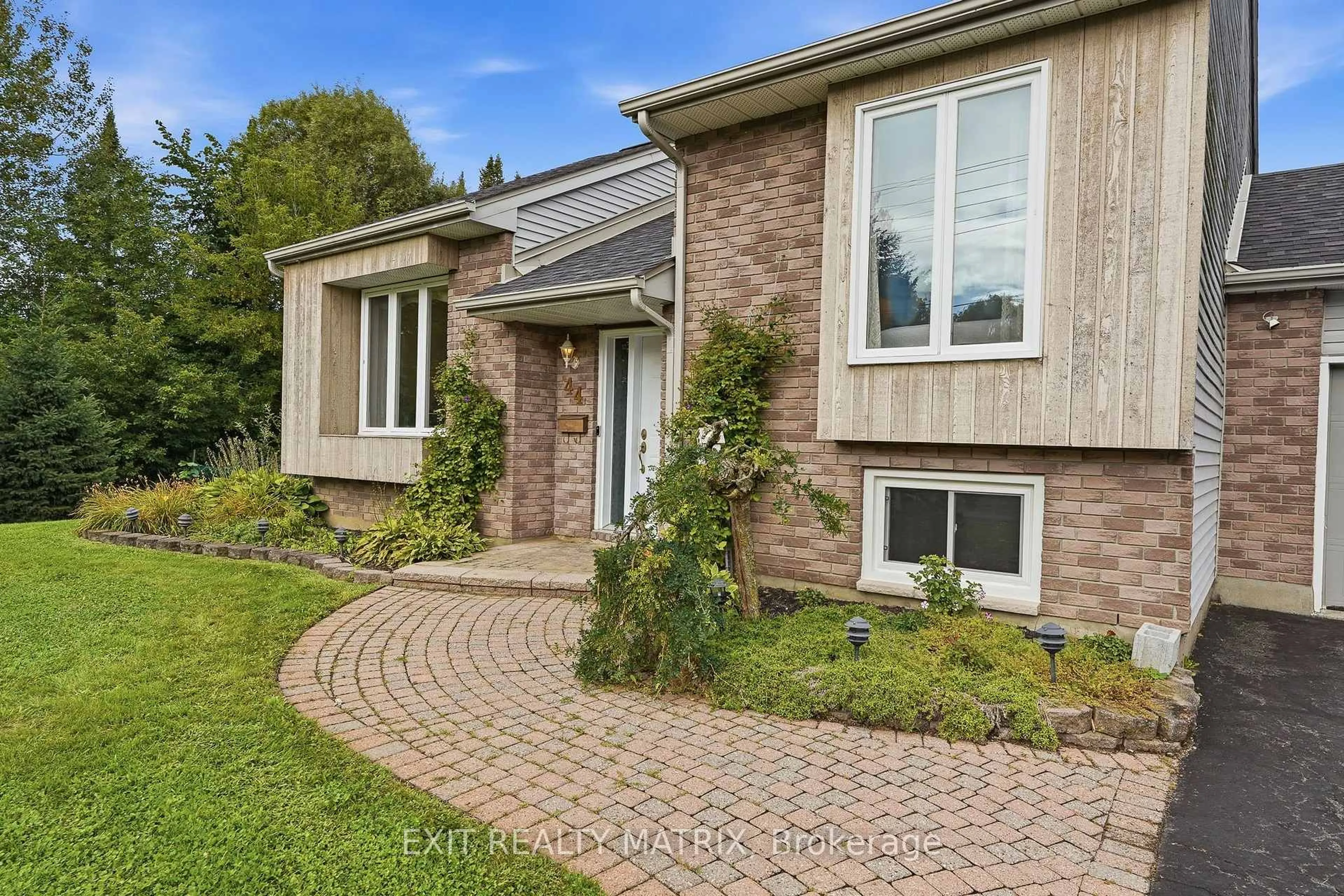 Home with brick exterior material, street for 44 Ste Therese Blvd, Russell Ontario K0A 1W0