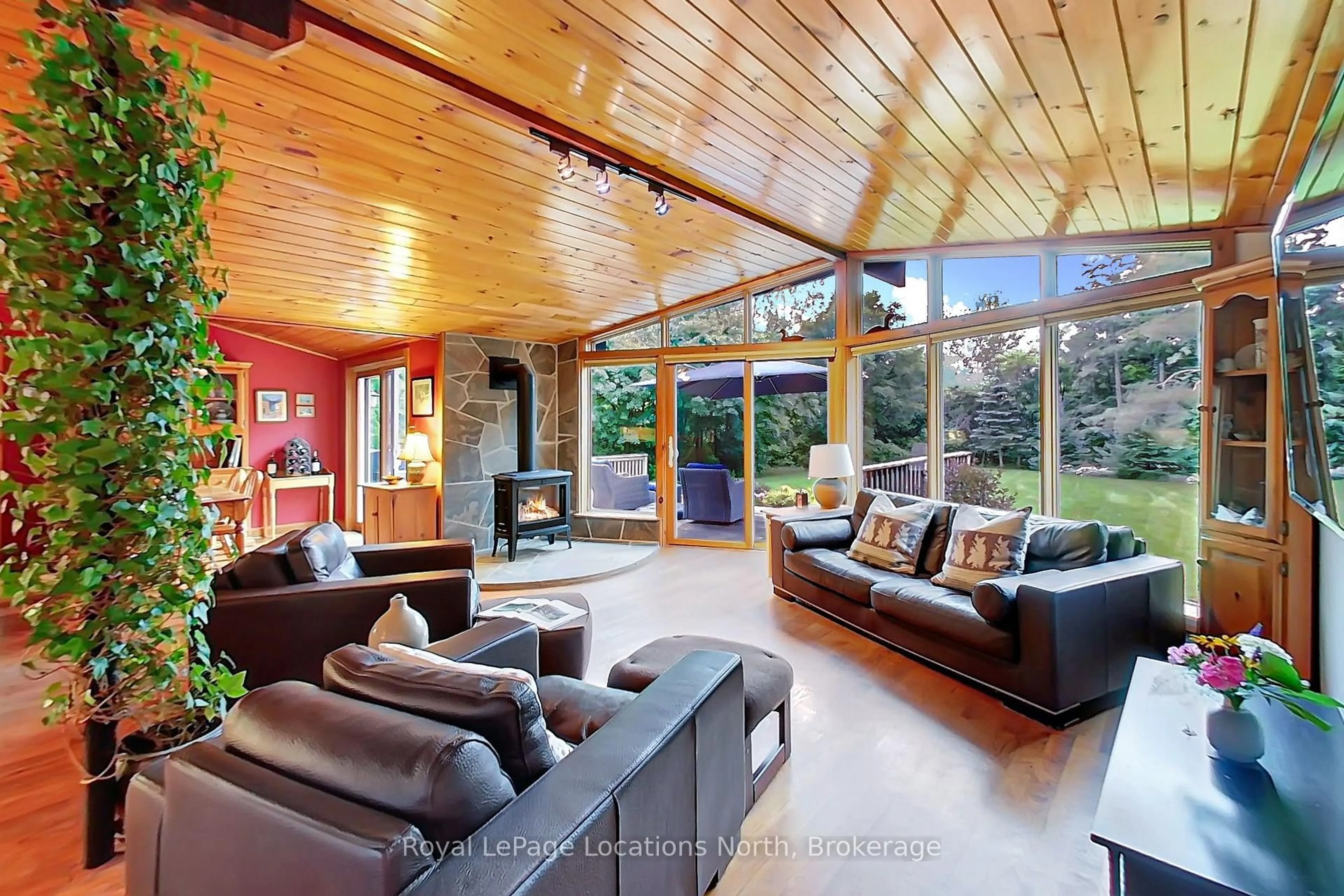 Living room with furniture, unknown for 417057 Tenth Line, Blue Mountains Ontario N0H 2P0