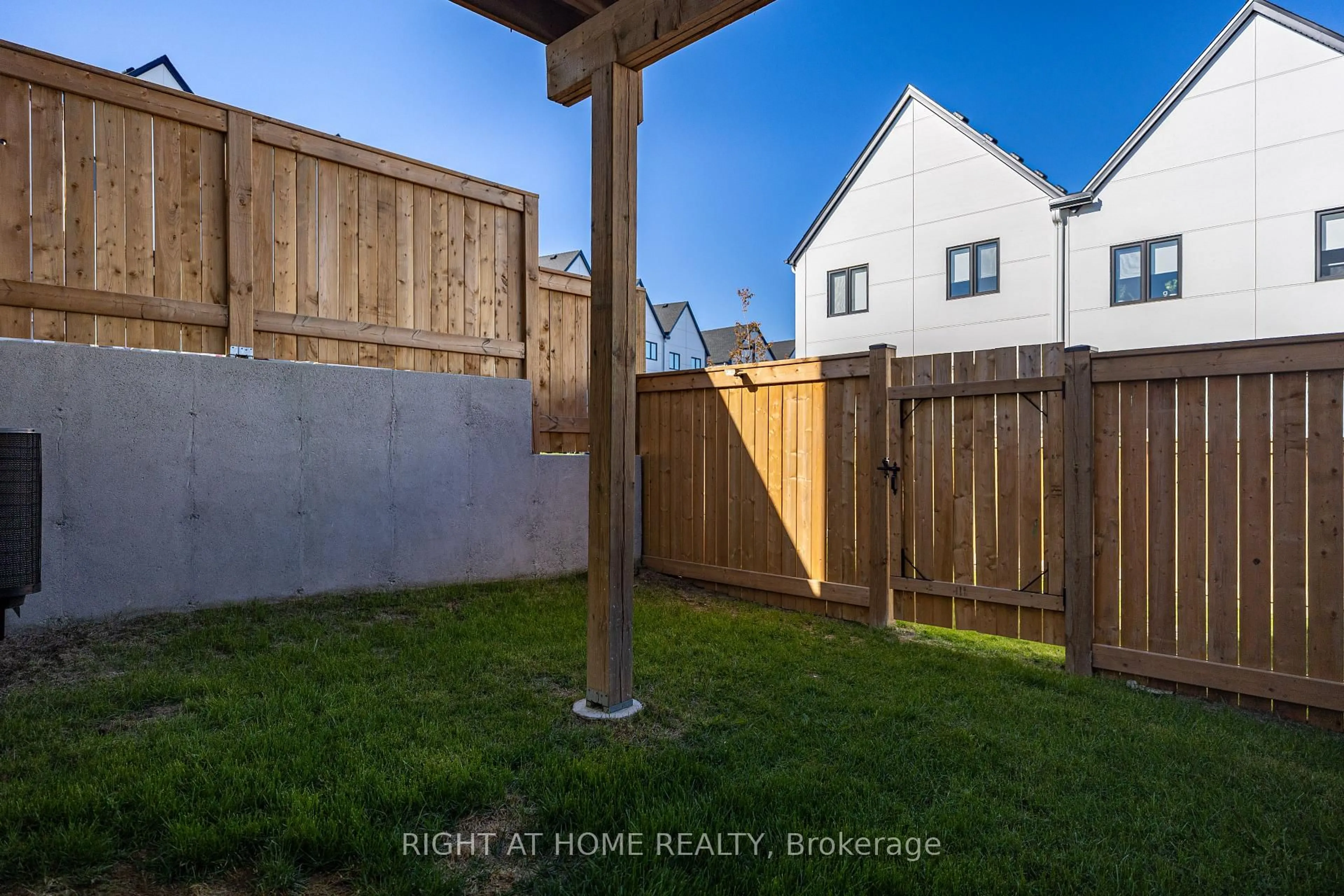 A pic from outside/outdoor area/front of a property/back of a property/a pic from drone, street for 1965 Upperpoint Gate #145, London South Ontario N6K 0L2