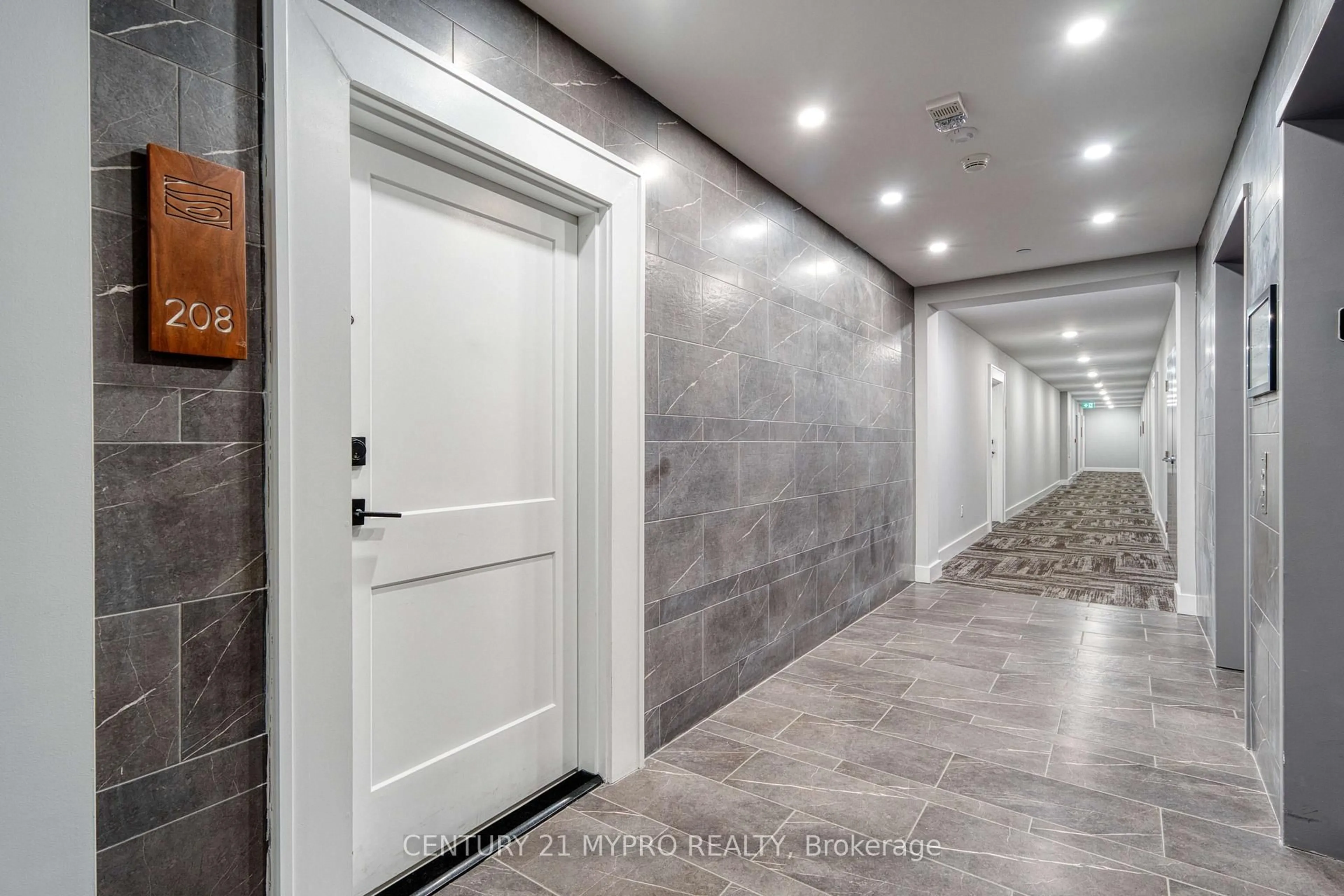 Indoor foyer for 460 Callaway Rd #208, London North Ontario N6G 0Z2