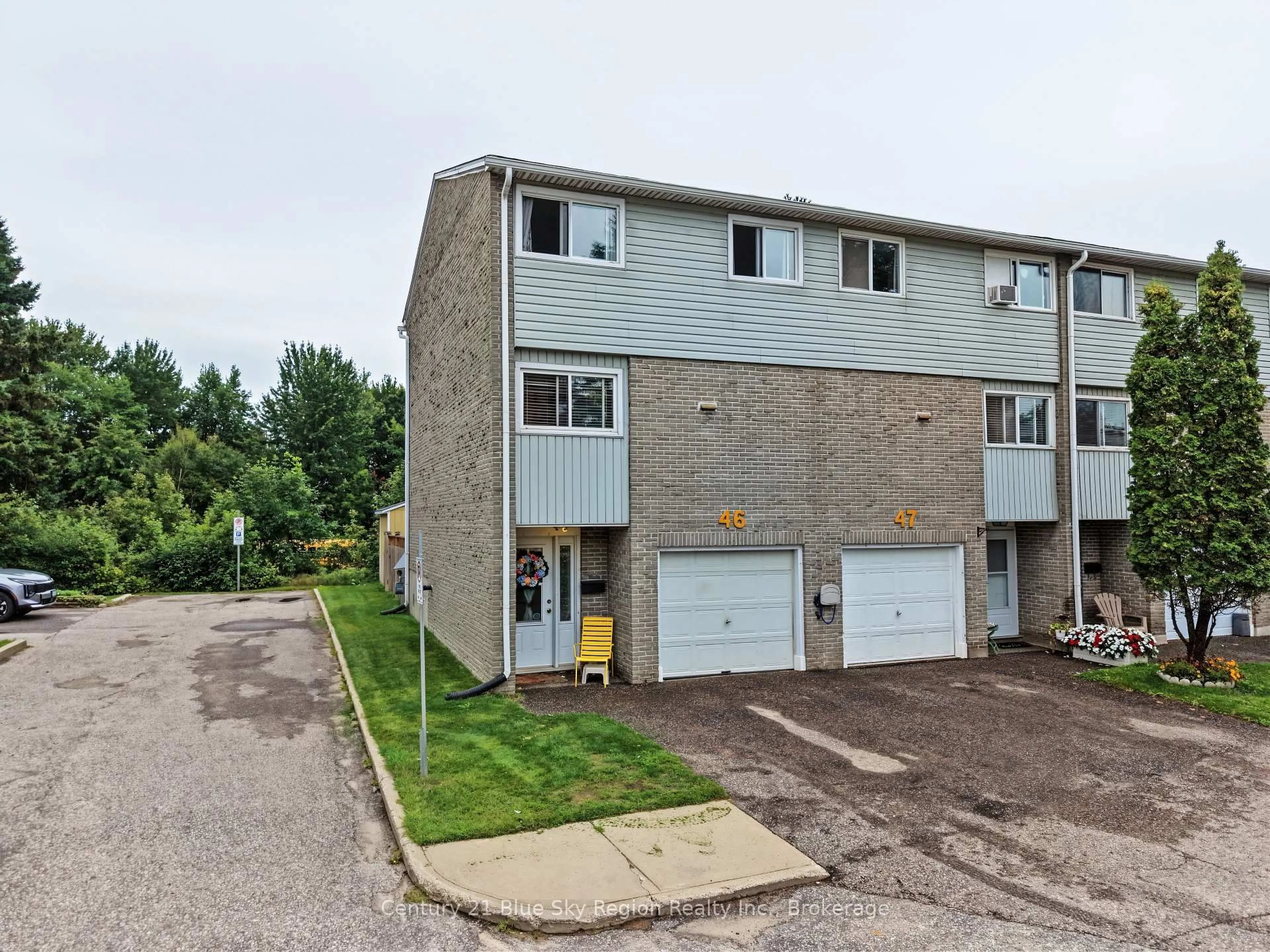 A pic from outside/outdoor area/front of a property/back of a property/a pic from drone, street for 644 Lakeshore Dr ##46, North Bay Ontario P1A 3N6